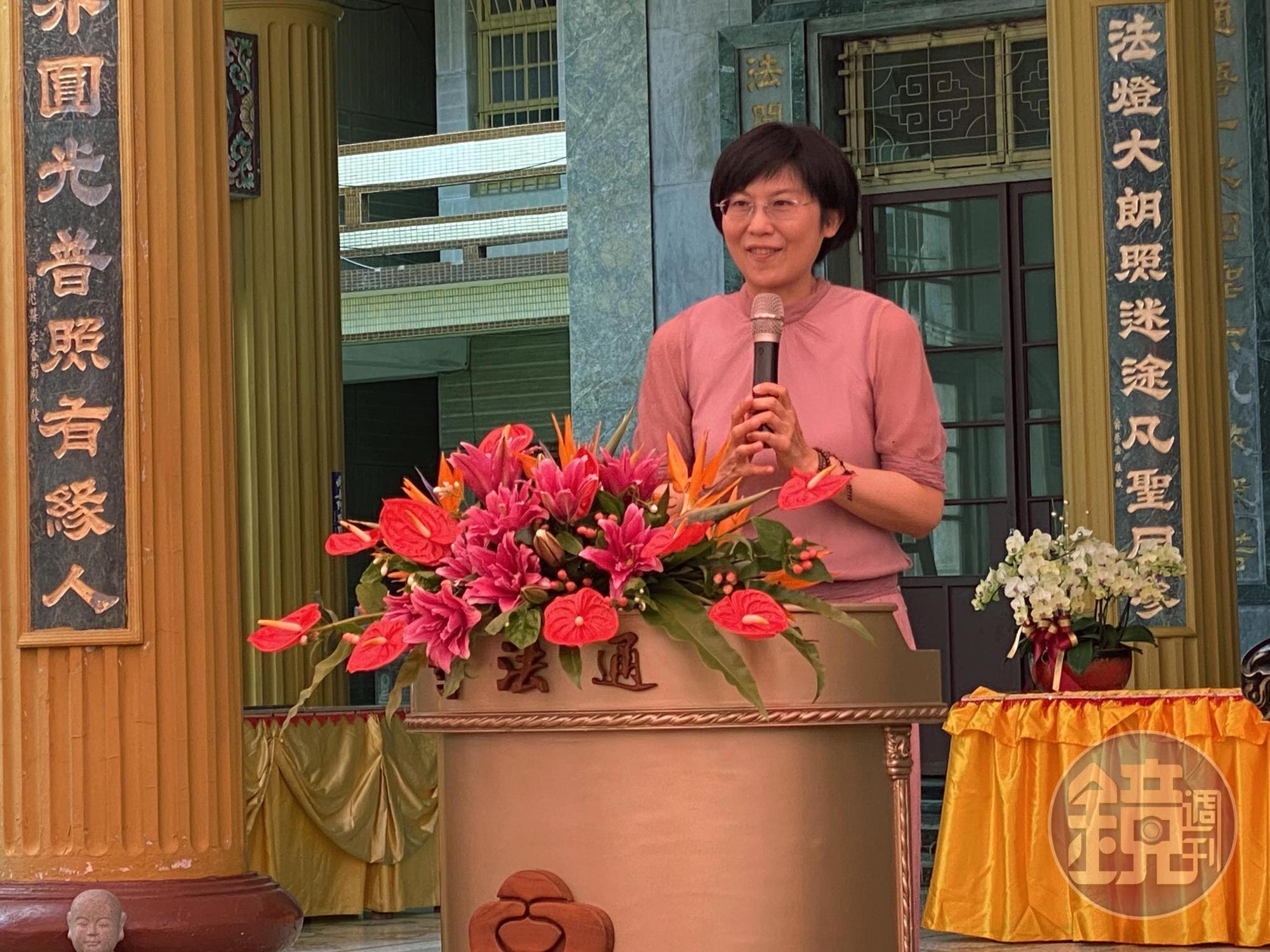 在通法寺擔任護法會長的林岱樺，遭爆為了寺院活動向工業區廠商施壓討贊助。