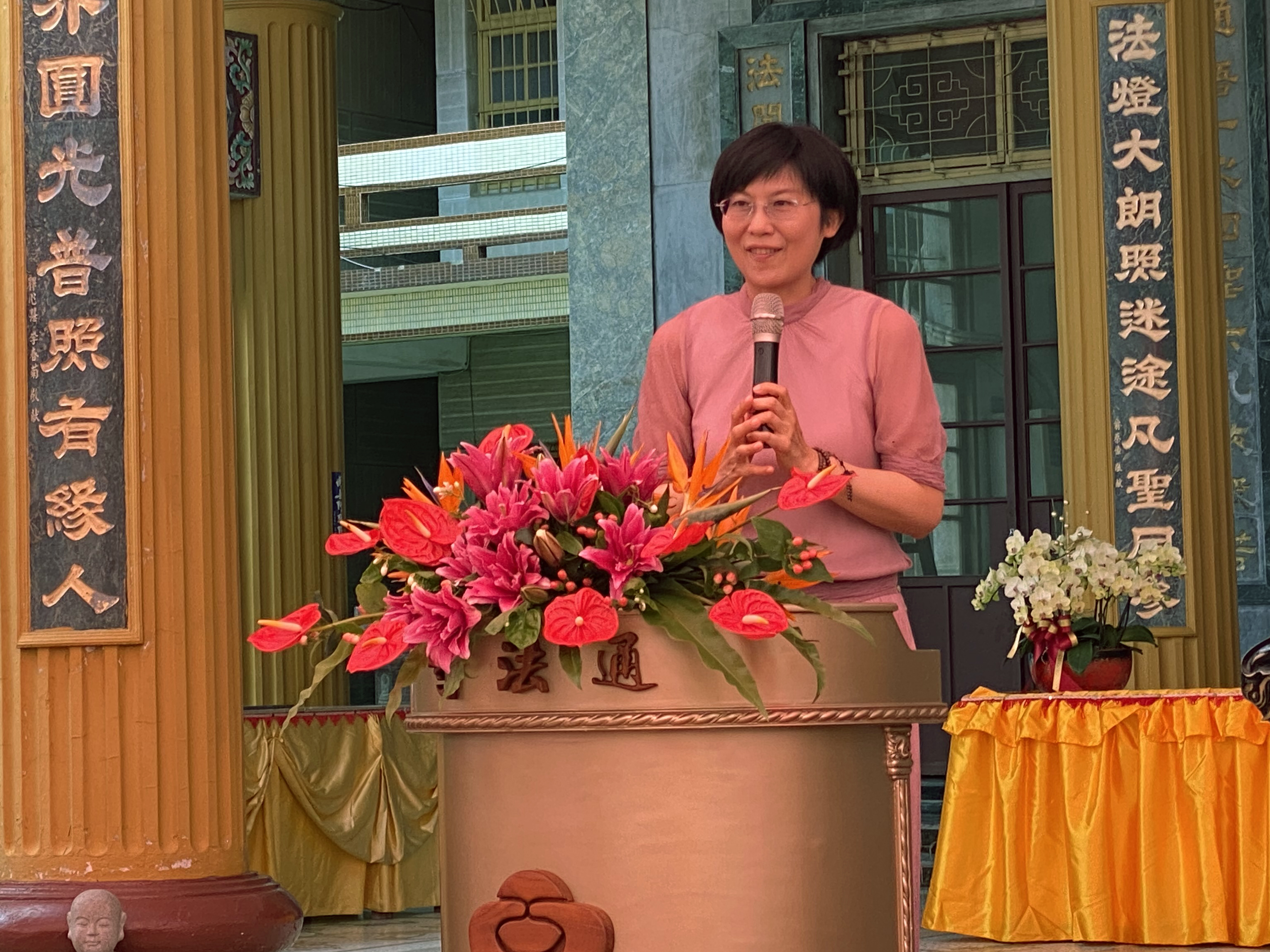 在通法寺擔任護法會長的林岱樺，遭爆為了寺院活動向工業區廠商施壓討贊助。