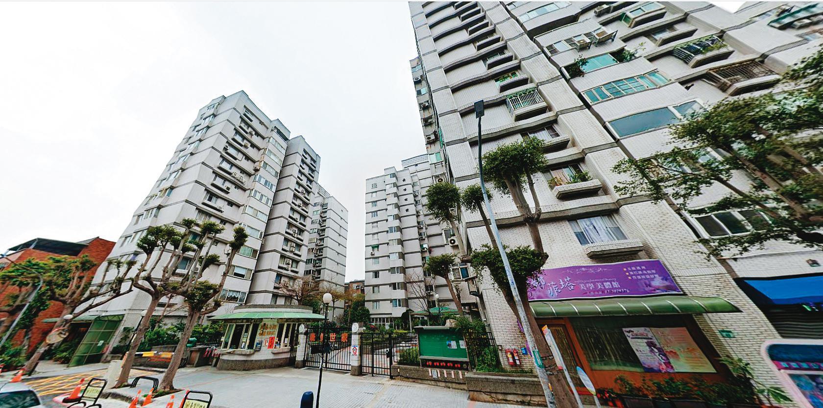 張大偉被控在桃園市的社區大樓住處收賄,與檢方比對行賄業者手機GPS定位資料吻合。(翻攝自Google Map)