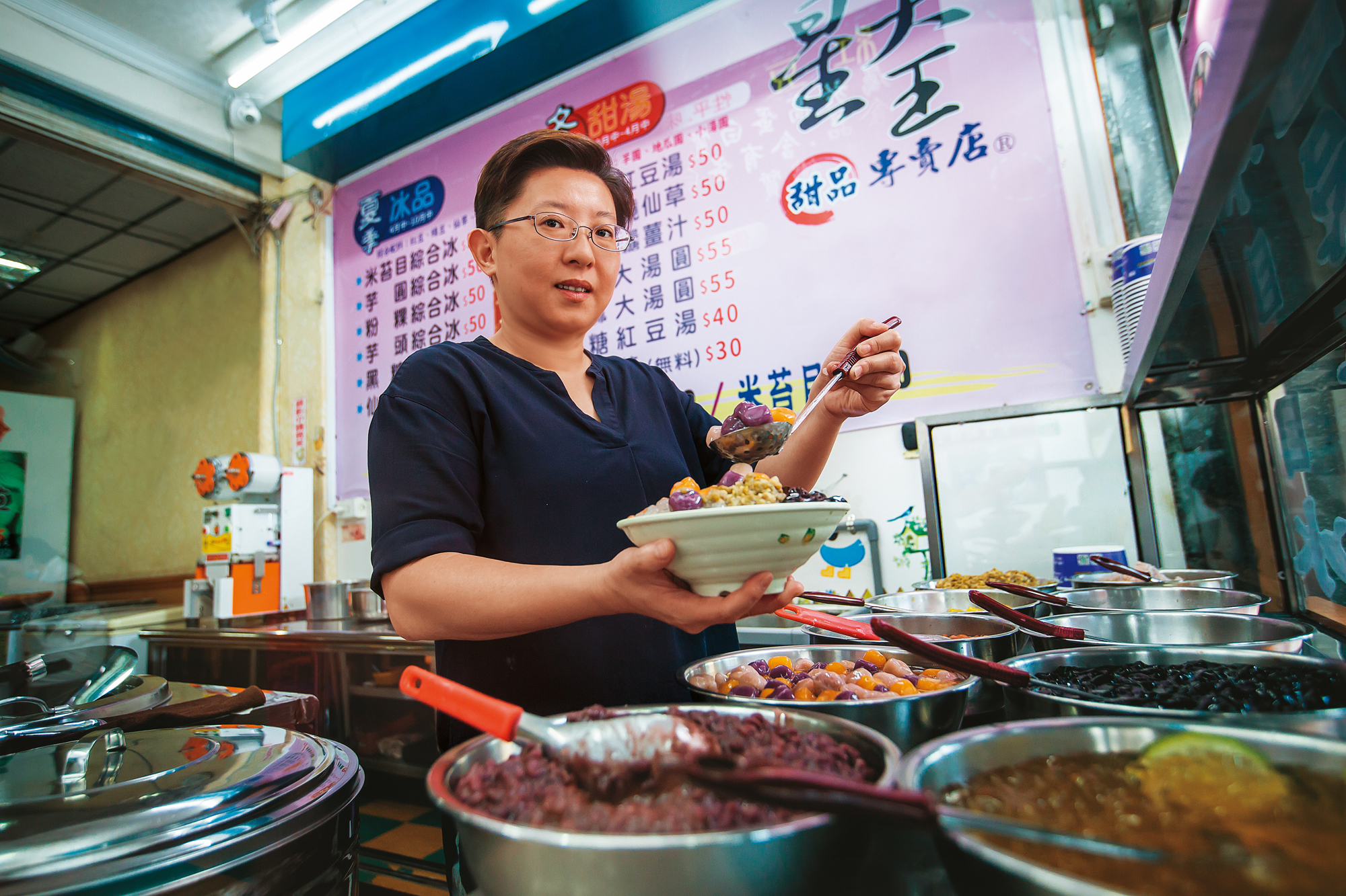 今年44歲的詹子晴因為母親投資失利破產，7年前決定學做米苔目，開店賺錢還債。