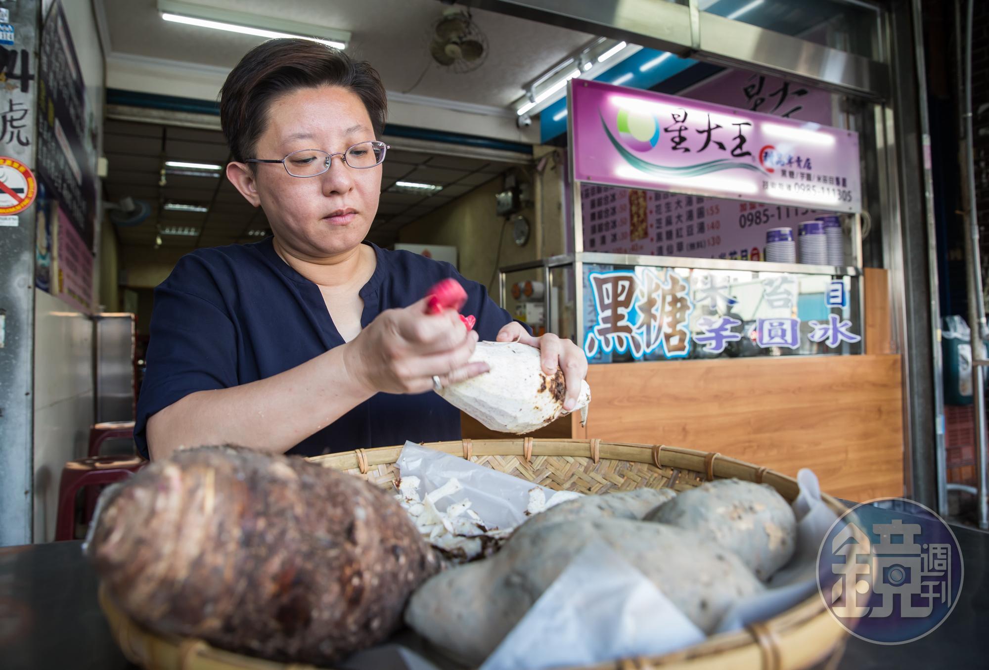 不只是米苔目,詹子晴店裡使用的芋圓、地瓜圓也都是自製。