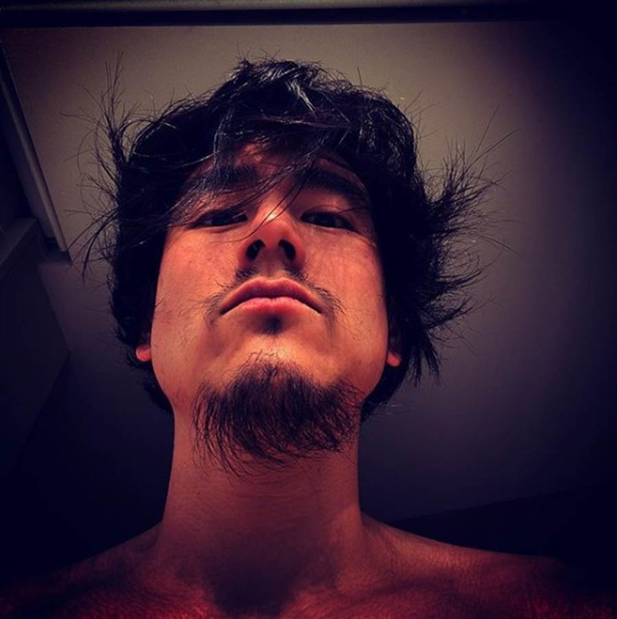 近日才現出亂髮狂樣，不過即使如此，都還稱得上是型男。（翻攝自彭于晏IG）