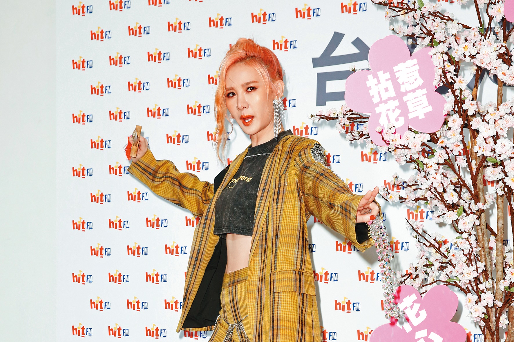 安心亞睽違四年再發片，先斬爛桃花，氣勢媲美甄子丹，本刊特此頒發「最佳武術指導」。