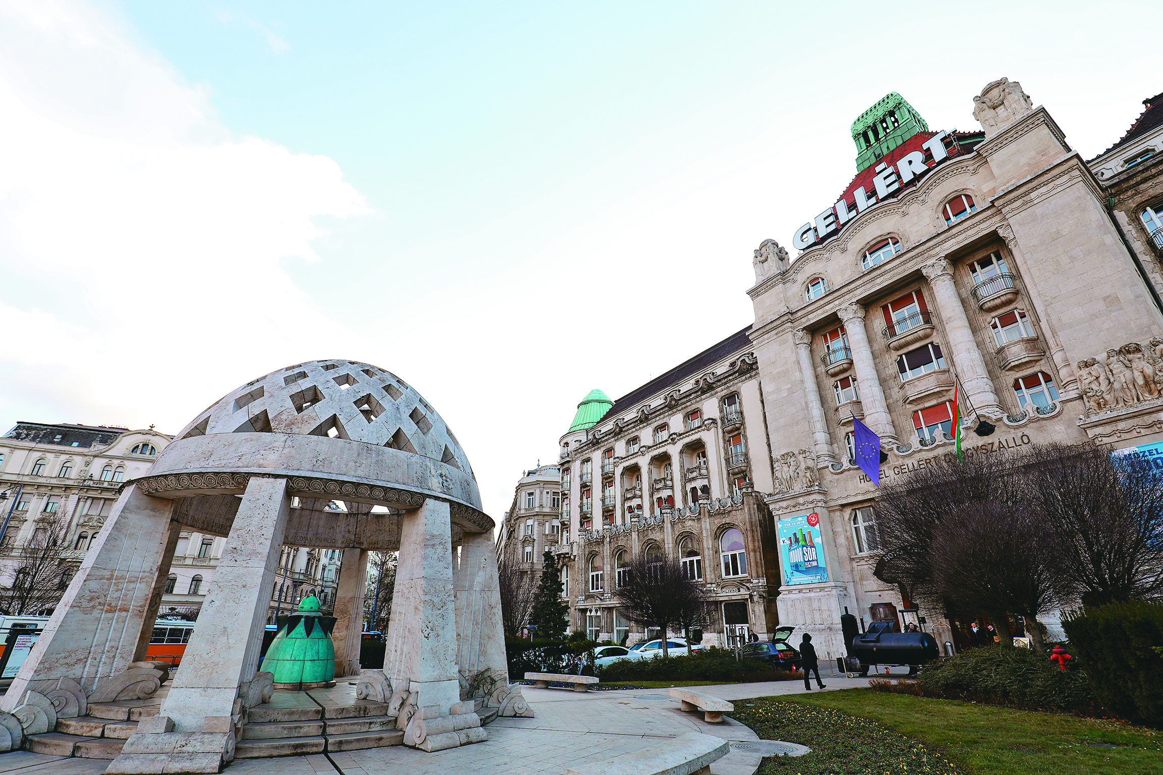 溫泉浴場與GELLÉRT HOTEL相連，是一棟很有古典氣息的建築。