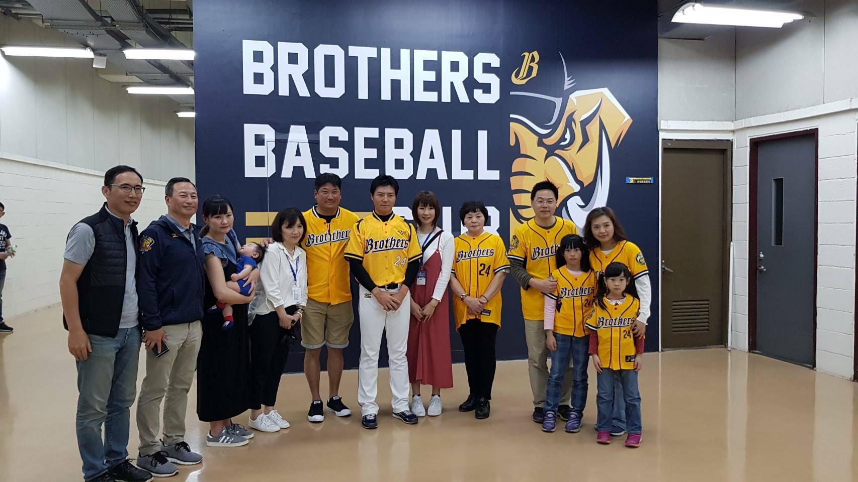 老闆們各有興趣，中信辜家兄弟因為愛運動，辜仲諒乾脆買下棒球隊。（中信兄弟提供）