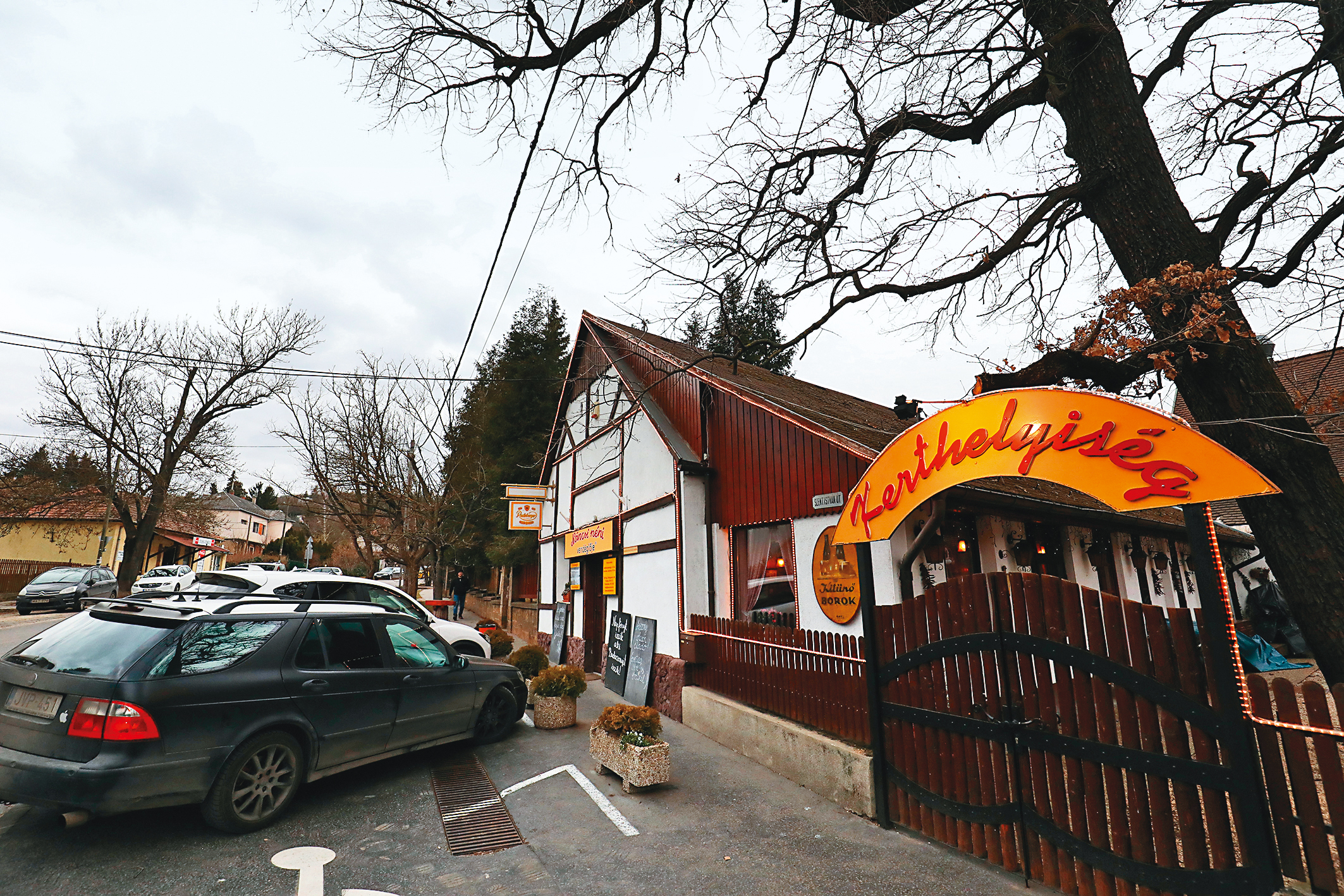 「Nancsi Neni」是這一帶知名餐廳，專賣匈牙利家常料理。