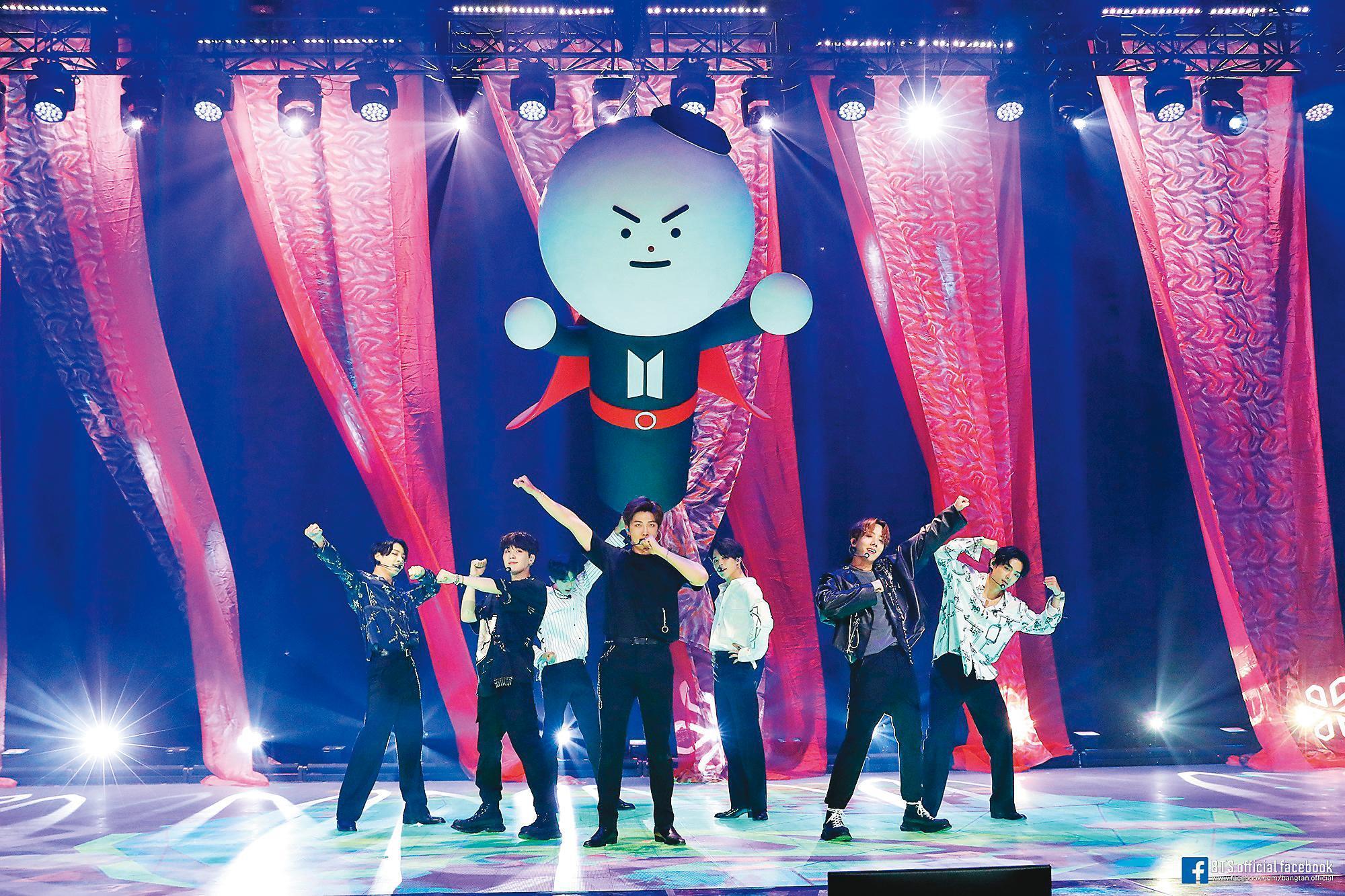 「防彈少年團」海外巡演全喊停，透過線上演唱會與全球75萬粉絲同歡，光門票就賺進4.5億元。（翻攝自防彈少年團Facebook）