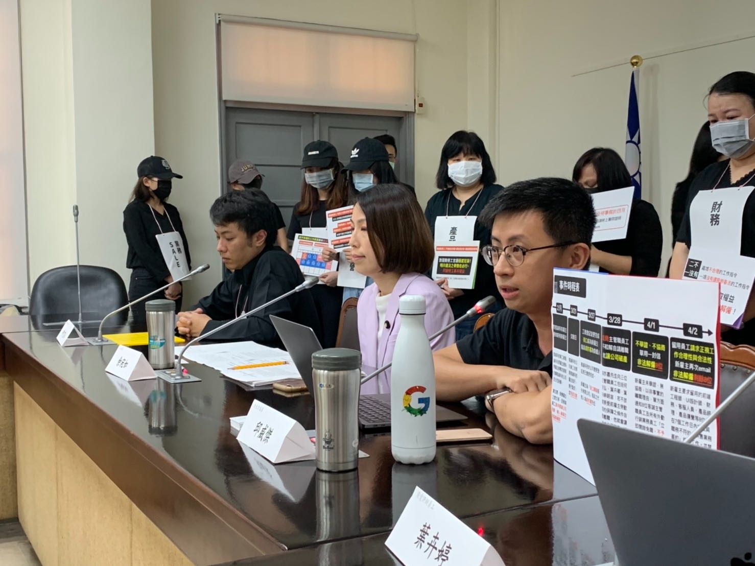 台北市議員「呱吉」邱威傑（右1）和前立委余宛如（右2）去年召開記者會踢爆街口違法，遭告誹謗罪。（翻攝自邱威傑臉書）