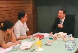 朱冠亦透過管道找劉承武法律諮詢,並錄影PO到群組取信被害股東。(讀者提供)