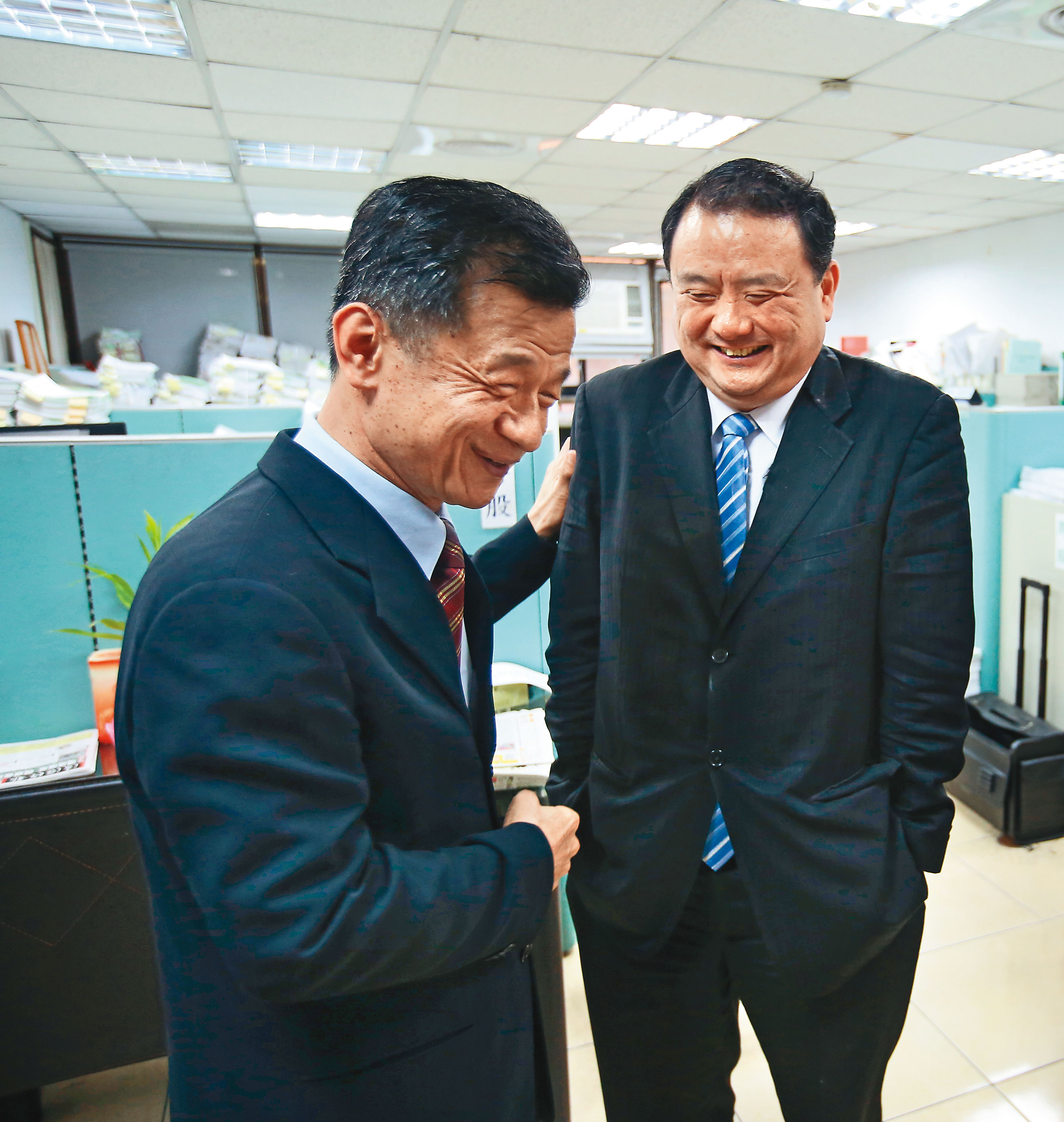 劉承武（右）擁有高知名度，前法務部長邱太三（左）對他也印象深刻。
