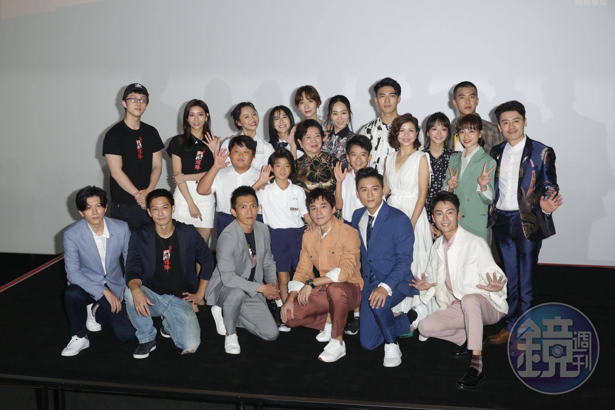 代表22部台灣電影的主要演員,參加「國片起飛一起拚」造勢活動。