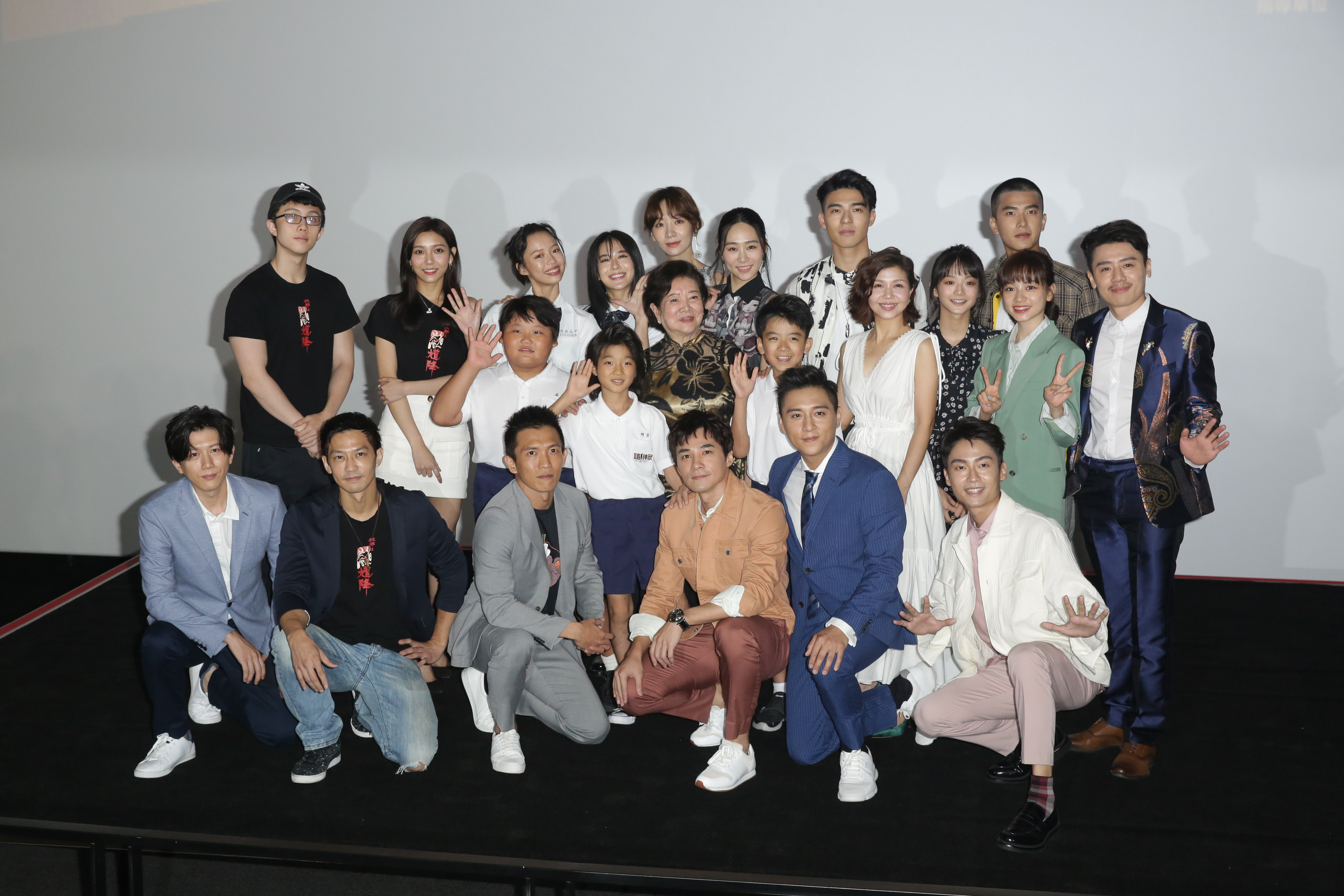 代表22部台灣電影的主要演員，參加「國片起飛一起拚」造勢活動。