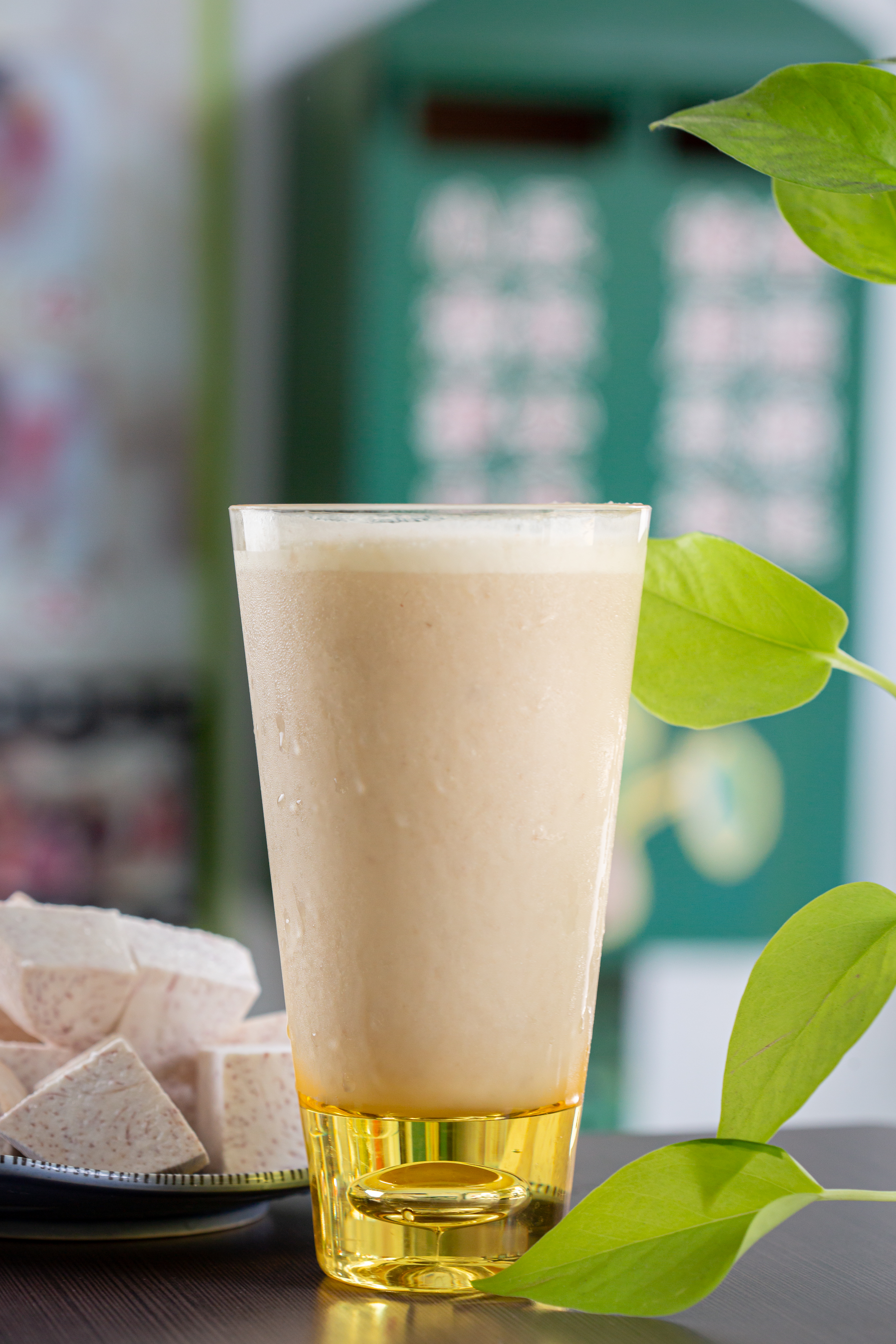 「芋頭沙牛奶」保留芋頭顆粒感，濃郁中有Q鬆嚼感。（55元／杯）