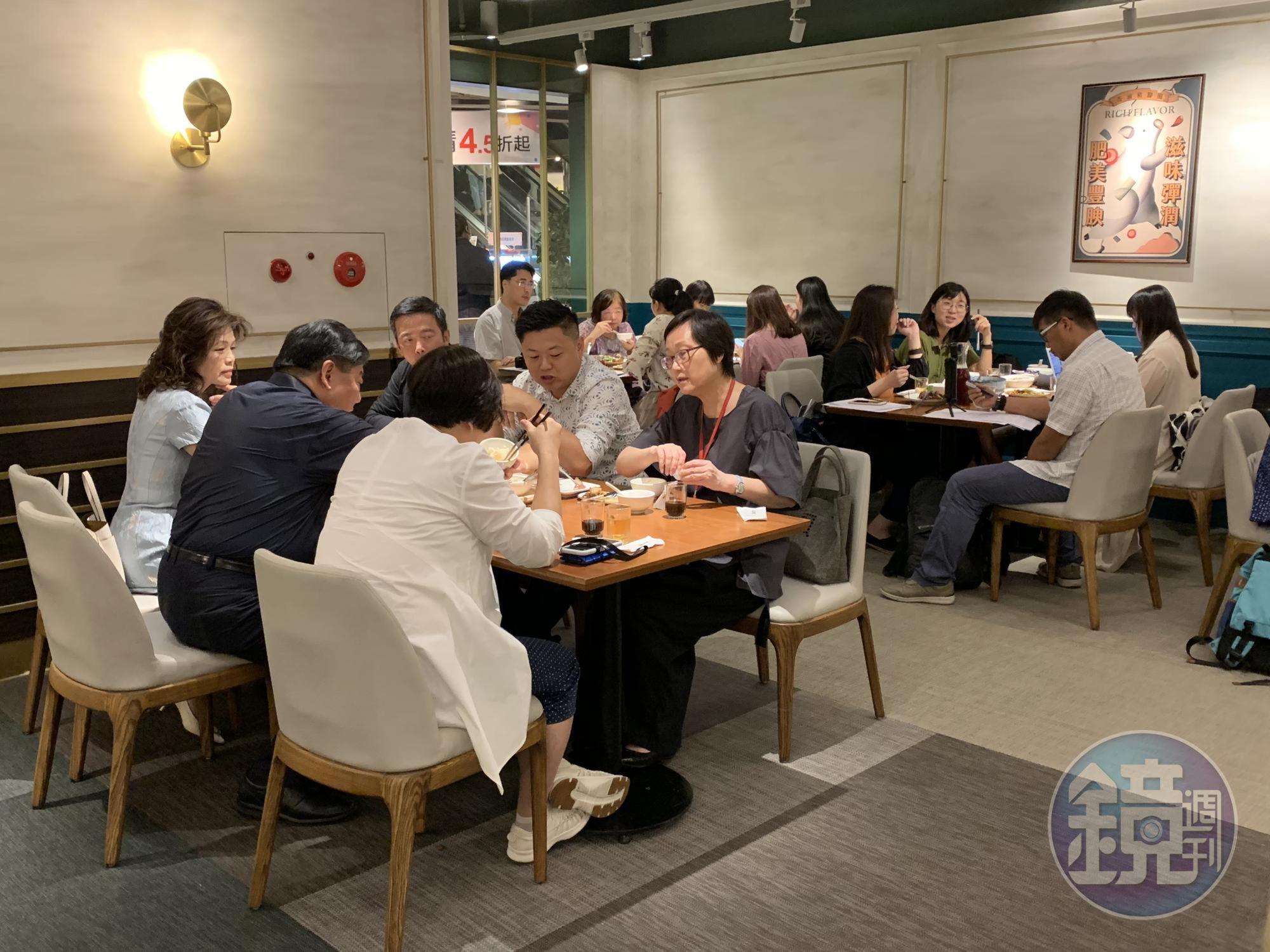 店內設有88個座位席次，適合家庭聚會或團體聚餐。