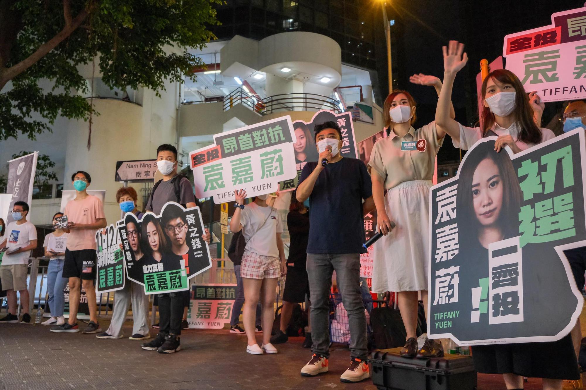泛民主派初選吸引約61萬港人投票,卻被林鄭月娥、北京港澳辦、香港中聯辦認定違法嫌疑,如同挑戰國安法。(翻攝自Studio Incendo)