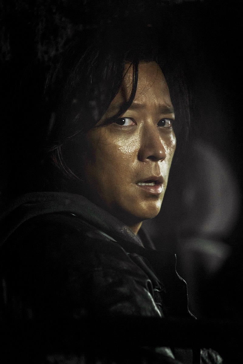 姜棟元接捧孔劉在《屍速列車2：感染半島》擔綱，飾演軍人出身的政錫。（車庫娛樂提供）
