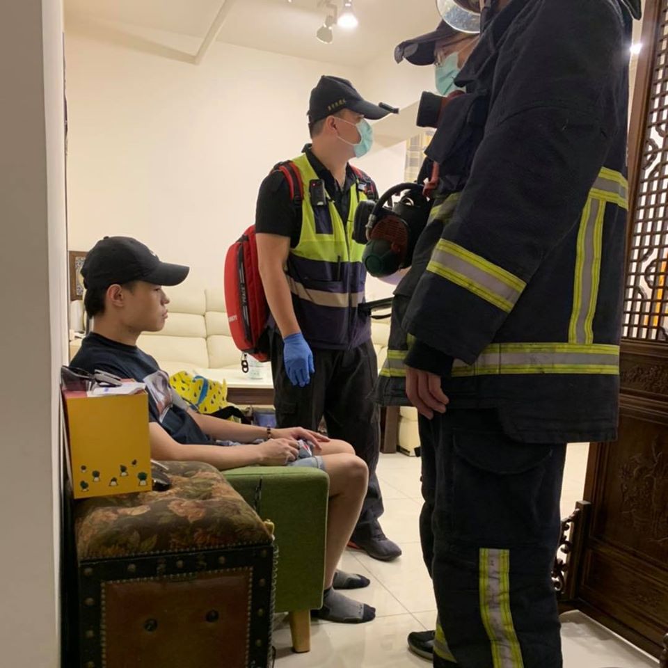 所幸在管理員和警消的協助下將火勢順利撲滅,但聖結石一家人仍驚魂未定。(翻攝聖結石臉書)