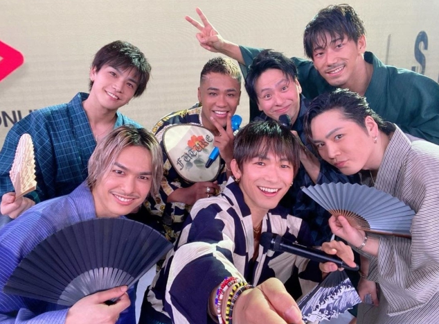 LDH旗下男團「三代目J Soul Brothers」舉辦線上演出，正逢日本七夕，全員換上浴衣給粉絲驚喜。（翻攝岩田剛典Instagram）