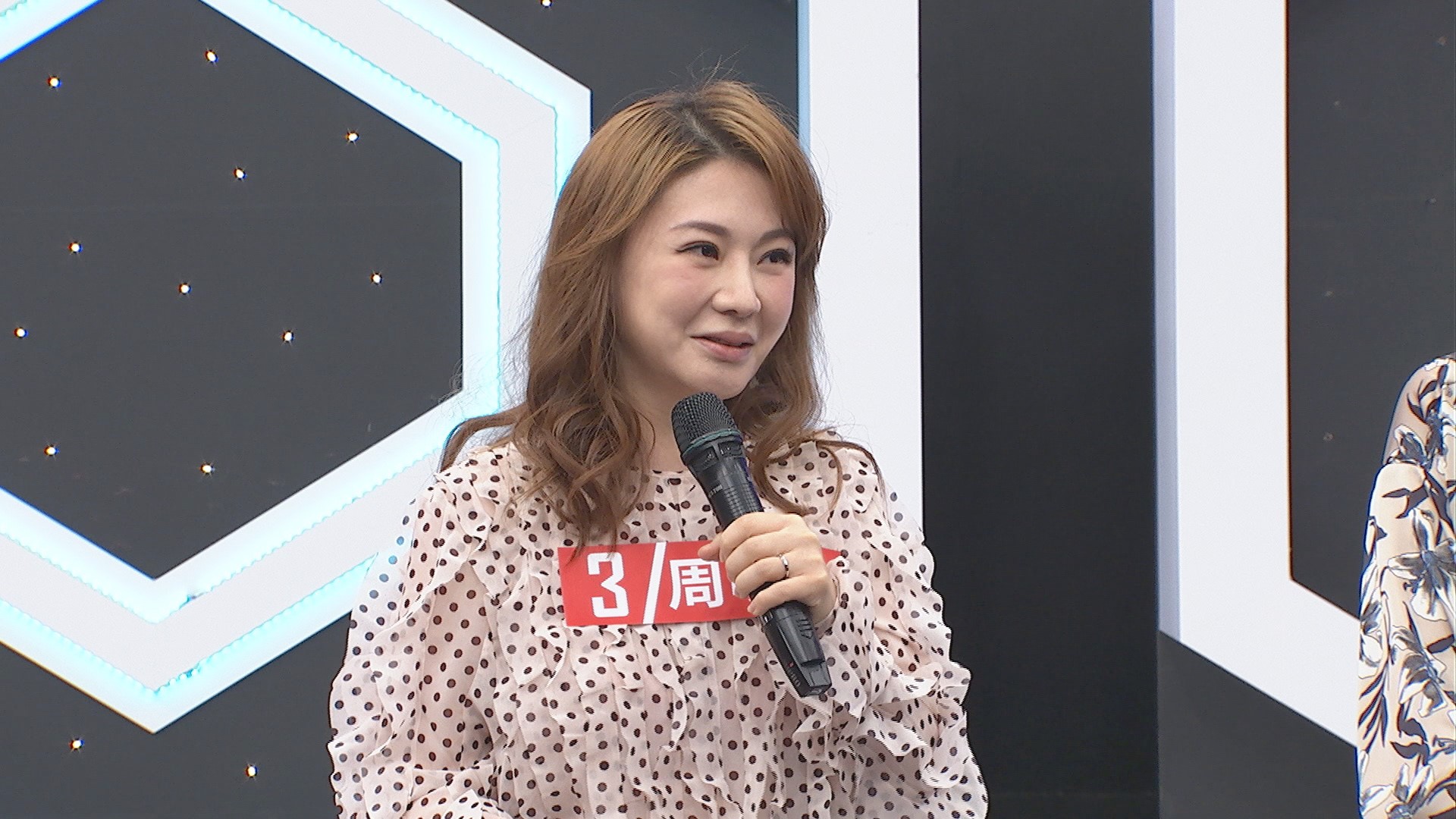 周明璟透露自己泡奶粉時經常忘記舀到第幾匙，只好倒掉重泡。（中天提供）