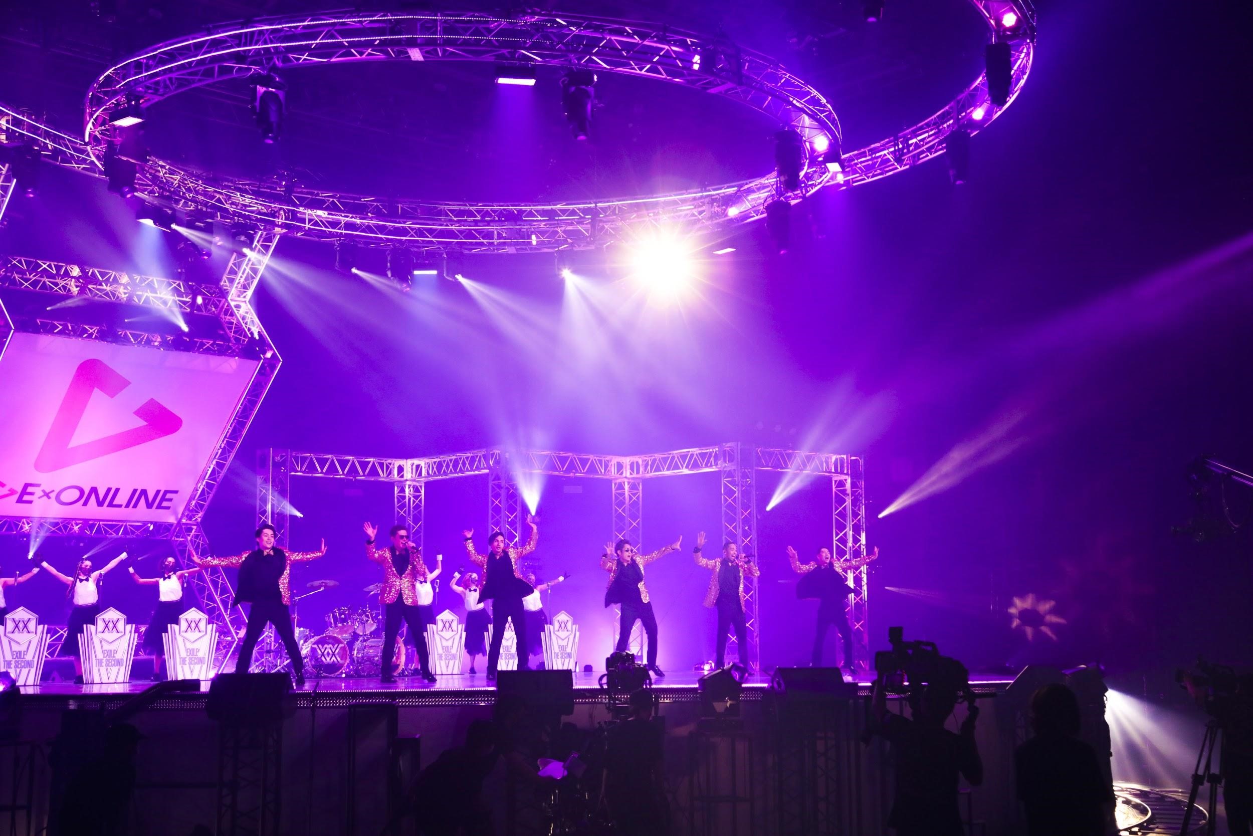 「LIVE X ONLINE」演唱會借用平常演唱會的場地進行直播，再透過影像技術帶給粉絲全新體驗。（LDH提供）