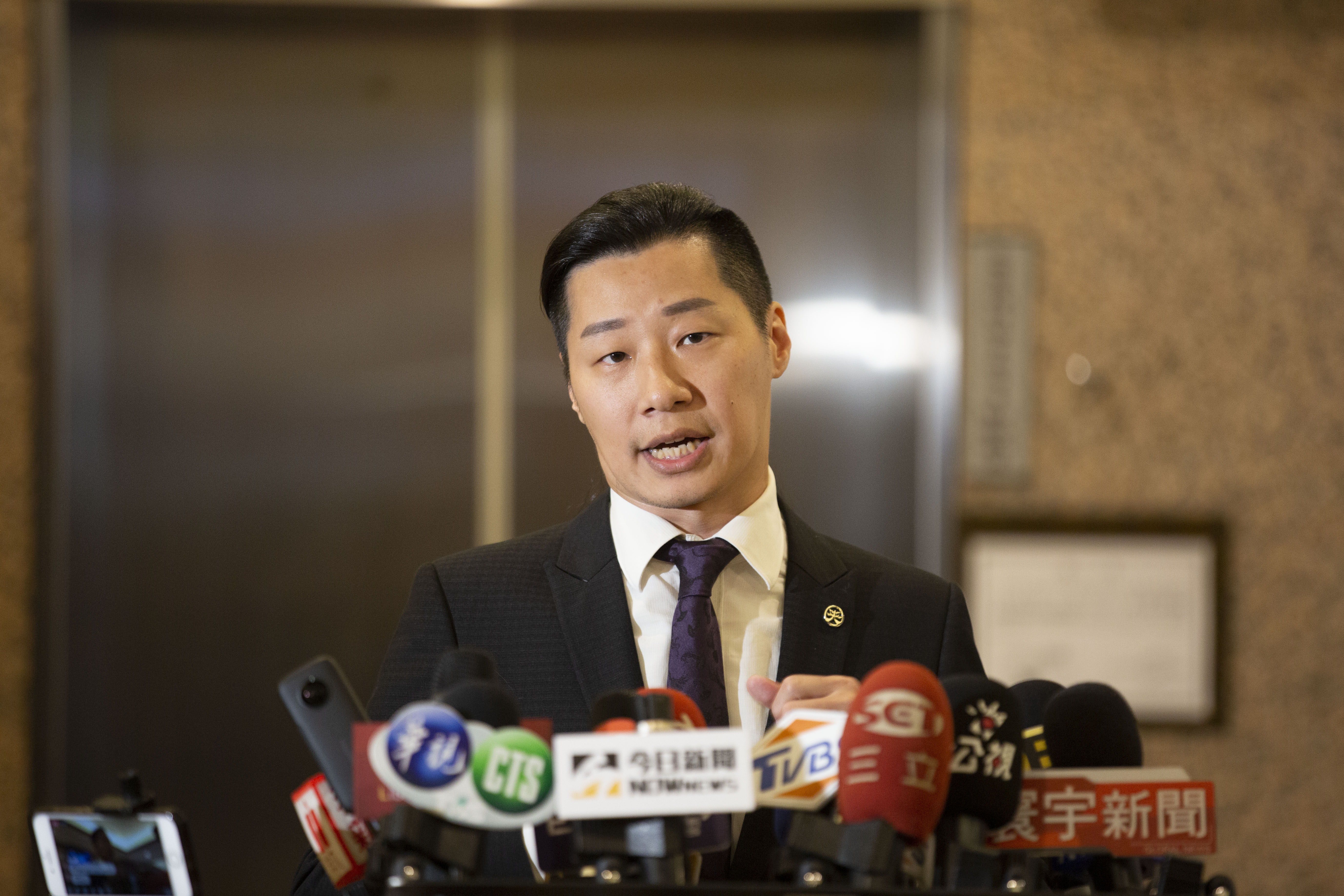 林昶佐在政治獻金支出部分，申報了一筆2萬元演出費用給他的妻子、閃靈樂團團長Doris葉湘怡。（本刊資料照）