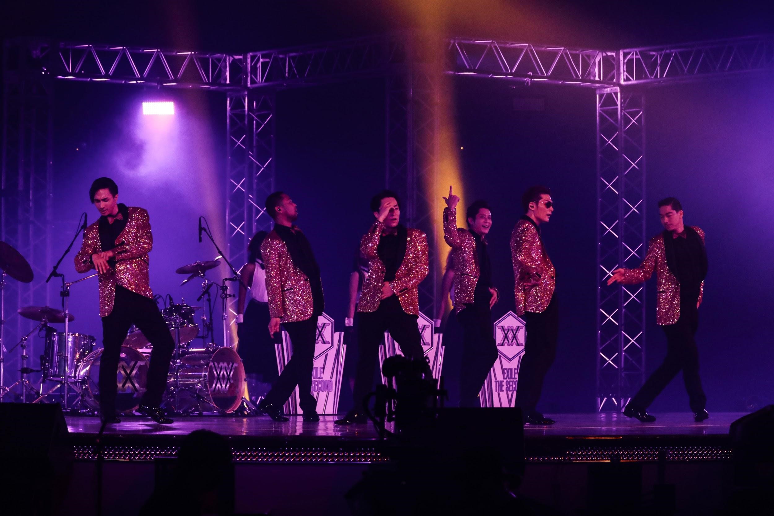 AKIRA（右）所屬的「EXILE THE SECOND」透過直播帶來首次的付費線上演唱會。（LDH提供）