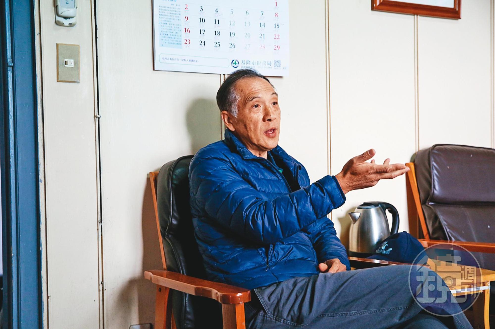 退休的林忠發主任擔任守塔員近40年，半個人生皆與燈塔為伴。