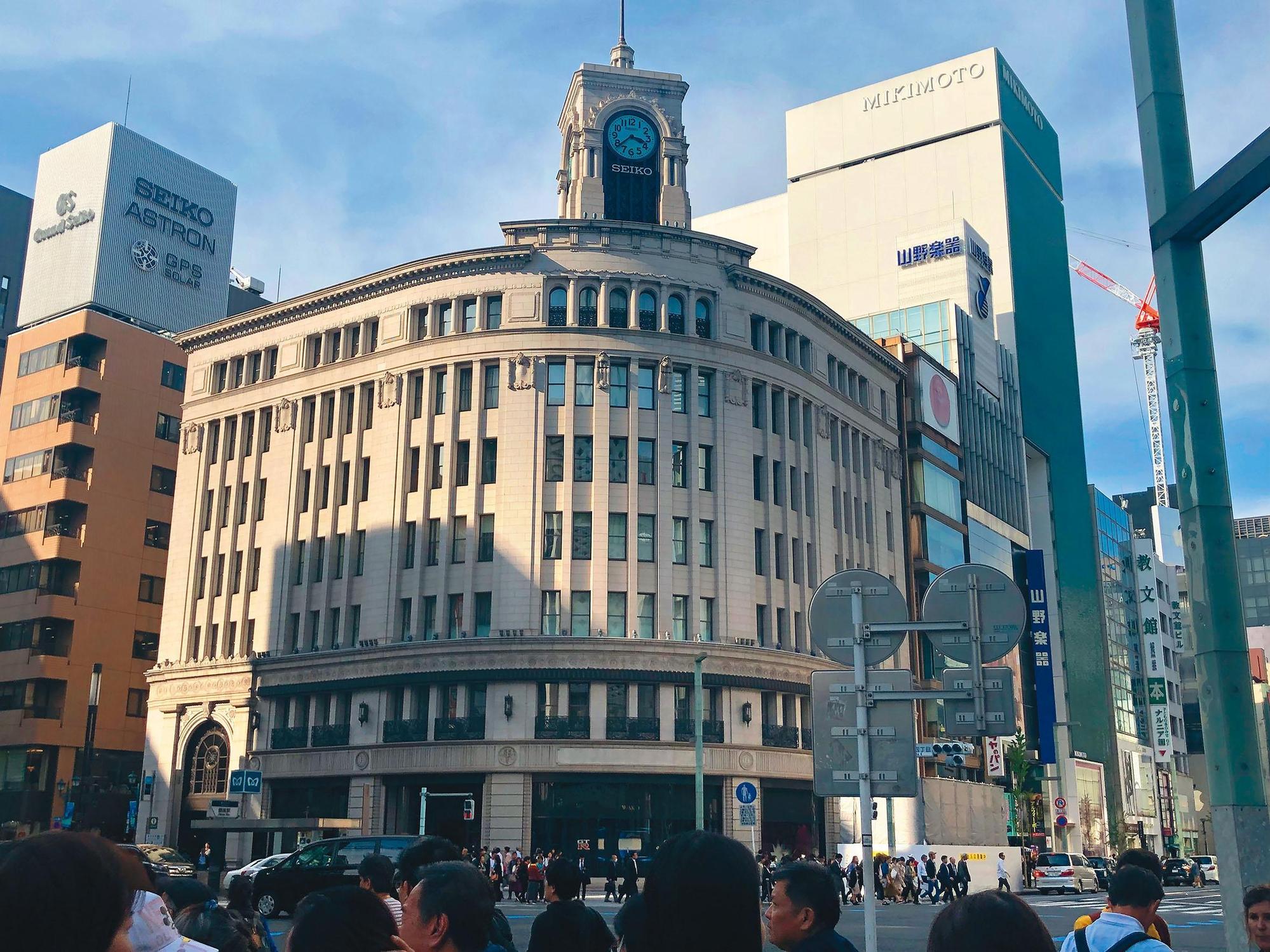站在基隆海港大樓下,彷彿置身日本紙醉金迷的銀座,讓人久久不能自己。
