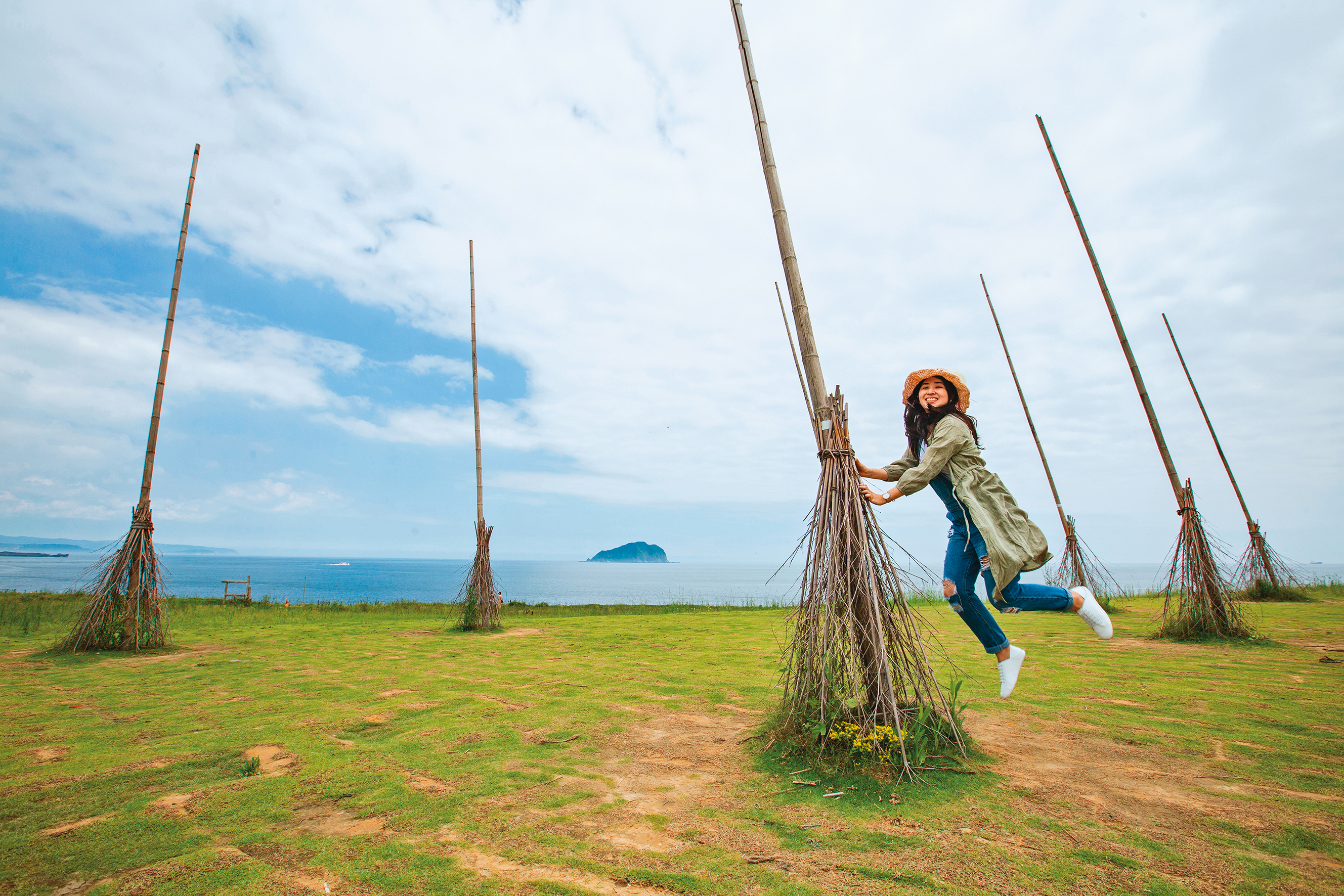 飛天大掃把帶給遊客視覺上的大驚喜，彷彿走入電影場景。