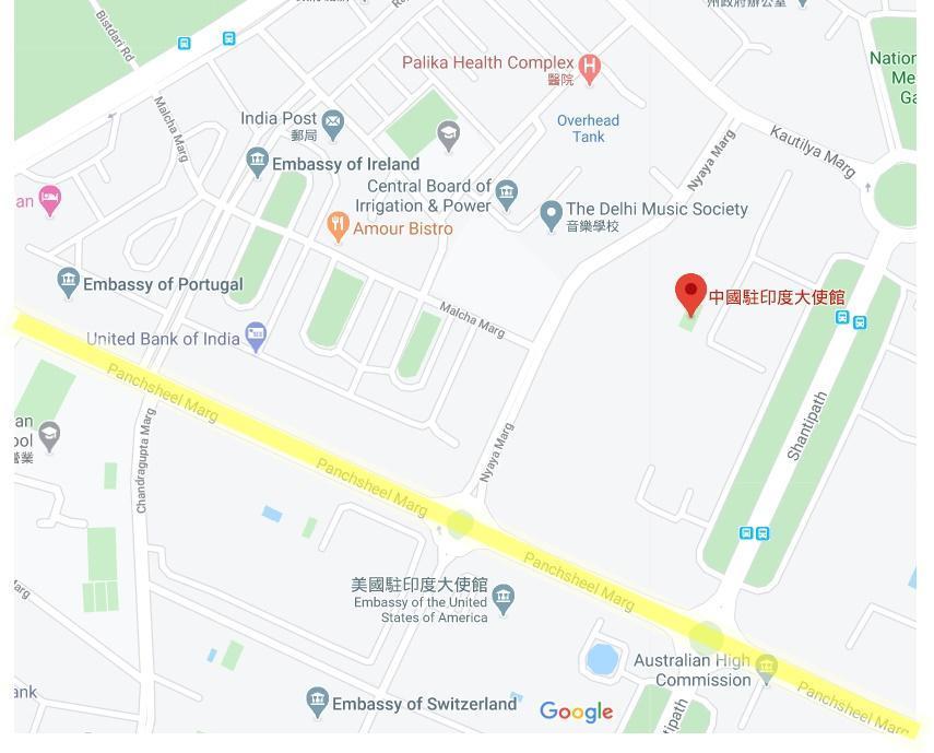 印度官員發起連署,盼將中國駐新德里大使館的「潘查希拉路」(Panchsheel Marg,黃線條處)改名為「達賴喇嘛路」。(翻攝自Google map)