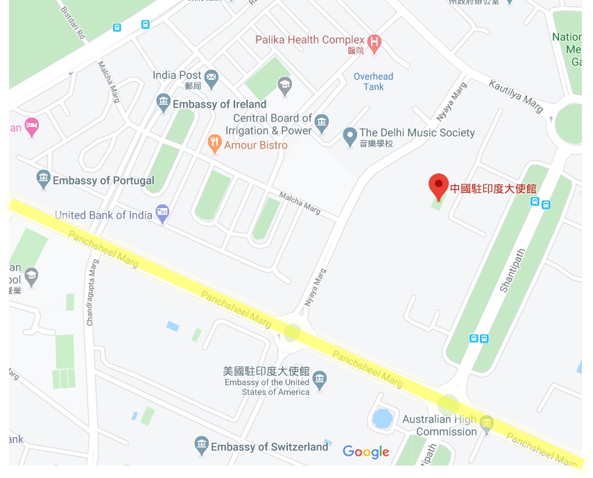 印度官員發起連署,盼將中國駐新德里大使館的「潘查希拉路」(Panchsheel Marg,黃線條處)改名為「達賴喇嘛路」。(翻攝自Google map)