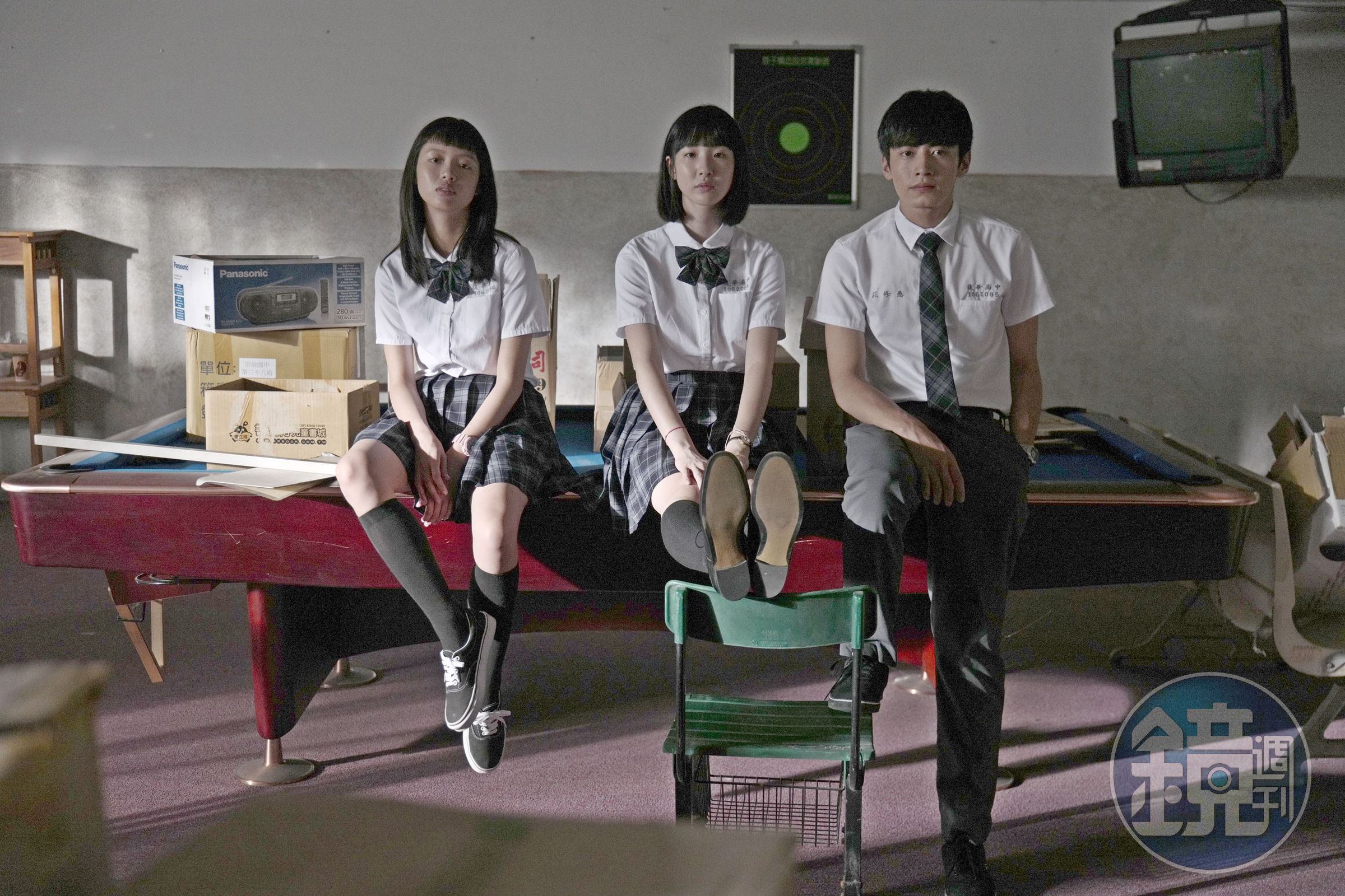 《哈囉少女》講述校園裡女生的小圈圈，但王渝屏（左起）、劉主平、宋柏緯卻是邊緣人。（双喜）