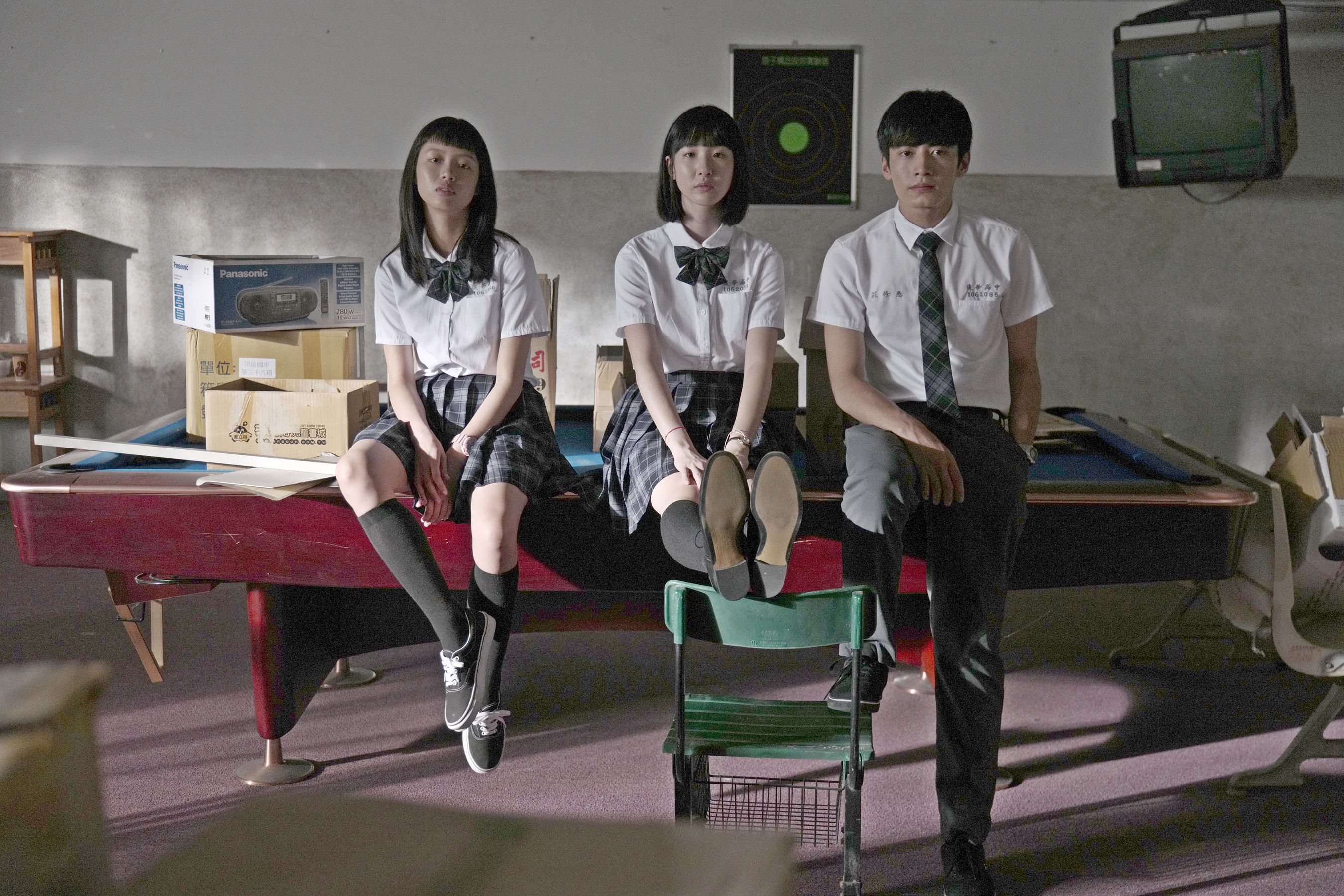 《哈囉少女》講述校園裡女生的小圈圈，但王渝屏（左起）、劉主平、宋柏緯卻是邊緣人。（双喜）