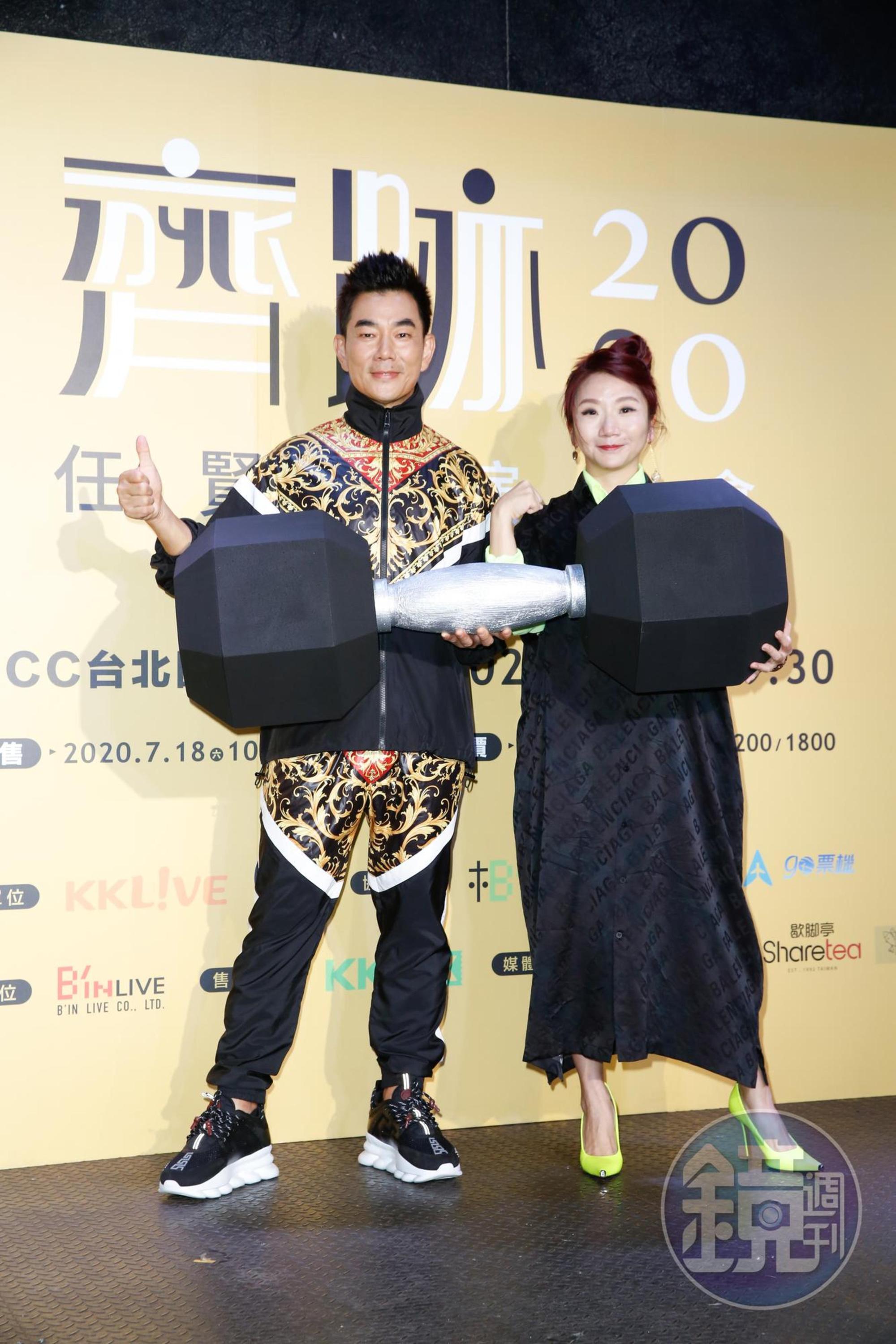 好友陶晶瑩送上特製啞鈴助賀任賢齊開演唱會。