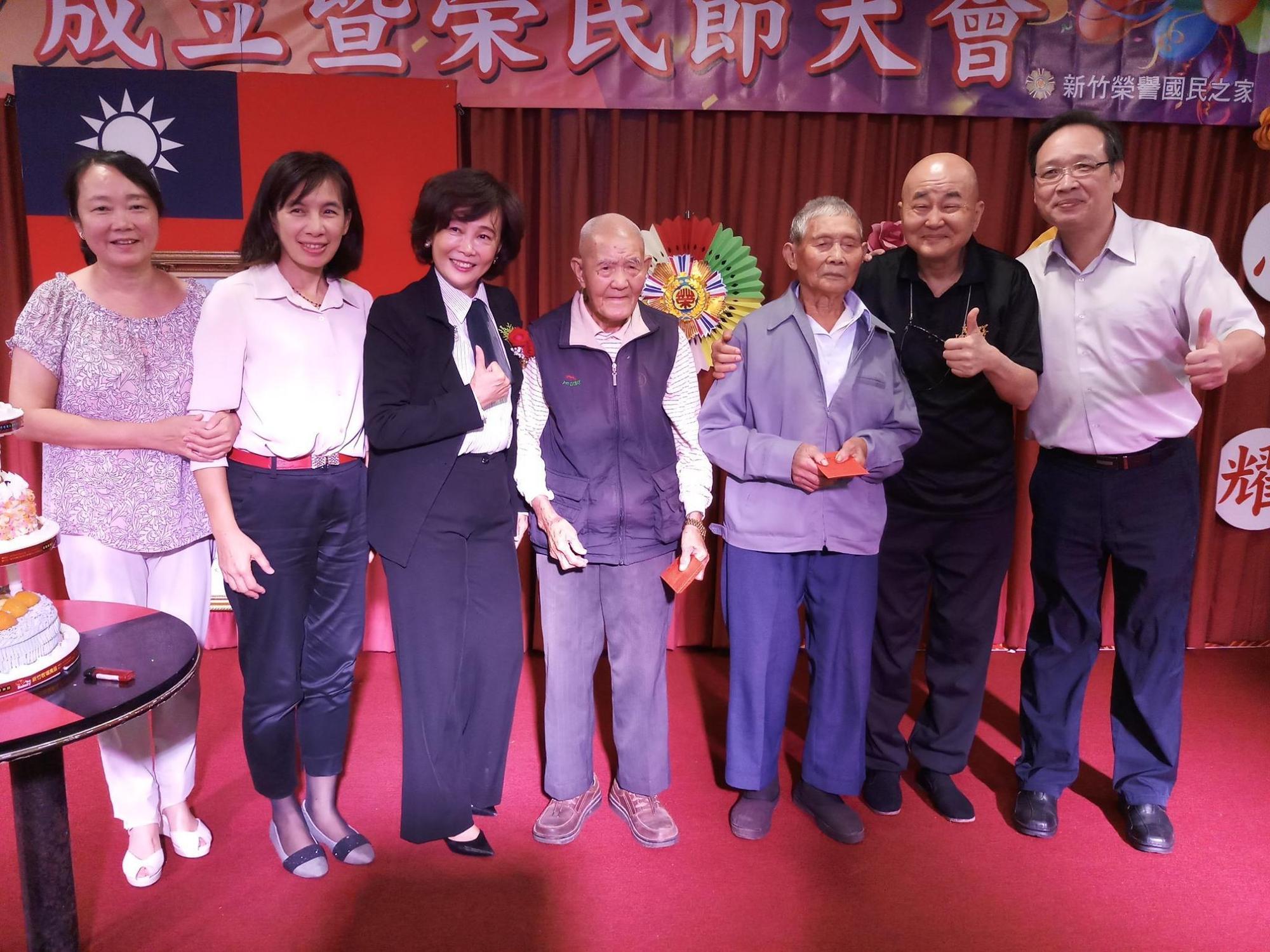 90歲老榮民劉明芝將畢生積蓄全捐出。（翻攝自新竹榮譽國民之家粉絲專頁）