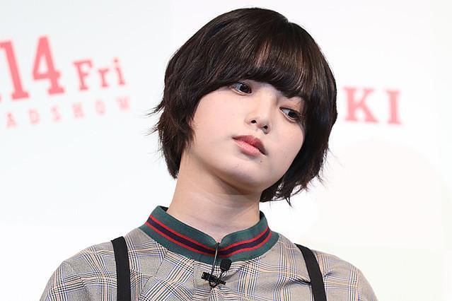 平手友梨奈在「欅坂46」中是「絕對Ｃ位」的存在，連續擔任8張單曲C位，地位屹立不搖。（翻攝livedoor news）