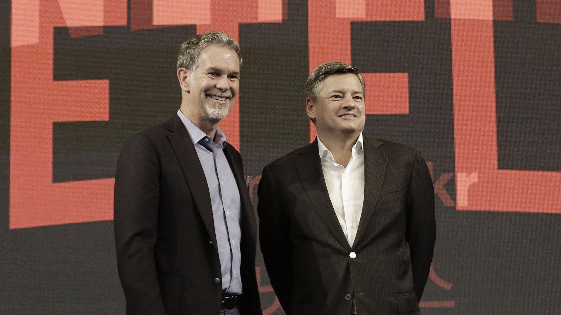 Netflix首席內容長泰德薩蘭多斯(右)將兼任共同執行長(co-CEO),並續任原職務,左為執行長里德海斯汀。(Netflix提供)