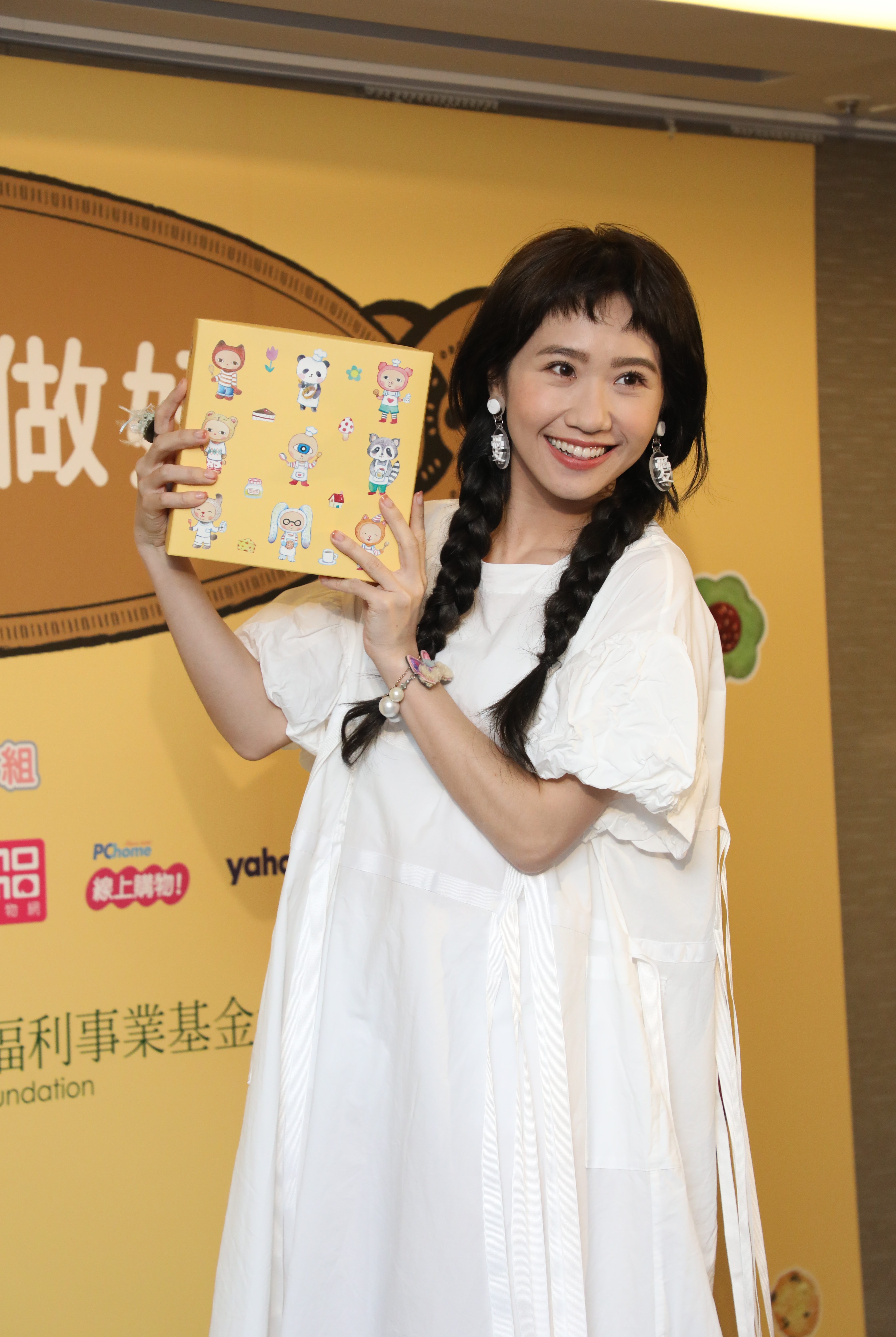 多次入圍金鐘獎的新生代藝人LULU（黃路梓茵），是今年的義賣代言人。