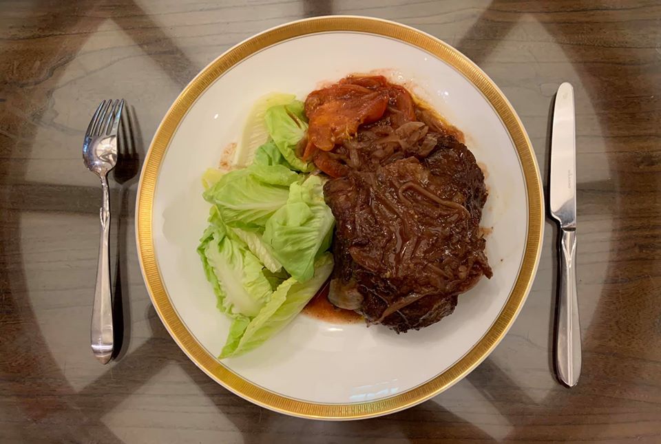 「米蘭式紅酒炆澳洲和牛臉頰肉」也是台北義菜名店「TUTTO BELLO」的招牌菜，做法其實並不困難。