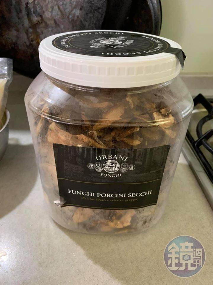 義大利產牛肝菌，是冰箱裡的存貨。