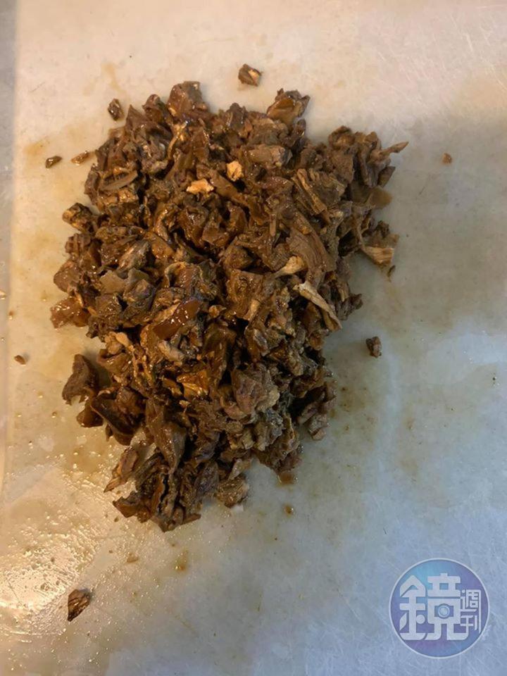 牛肝菌也切成一樣的小丁。