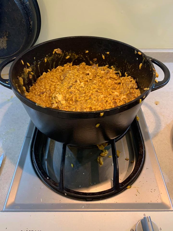 濃郁香醇的番紅花牛肝菌燉飯,可以關火了。