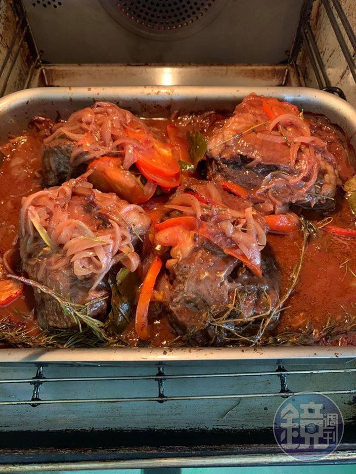 已經燉到非常軟嫩的臉頰肉。