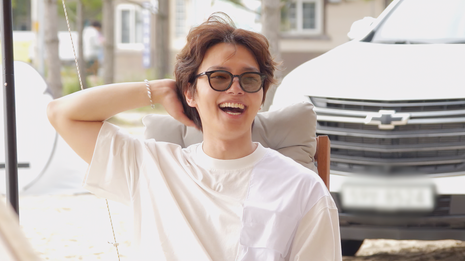 害羞到連耳朵都紅韓星呂珍九接受亞洲媒體視訊訪問，大談《小屋漫遊韓半島》拍攝趣事。（tvN提供）