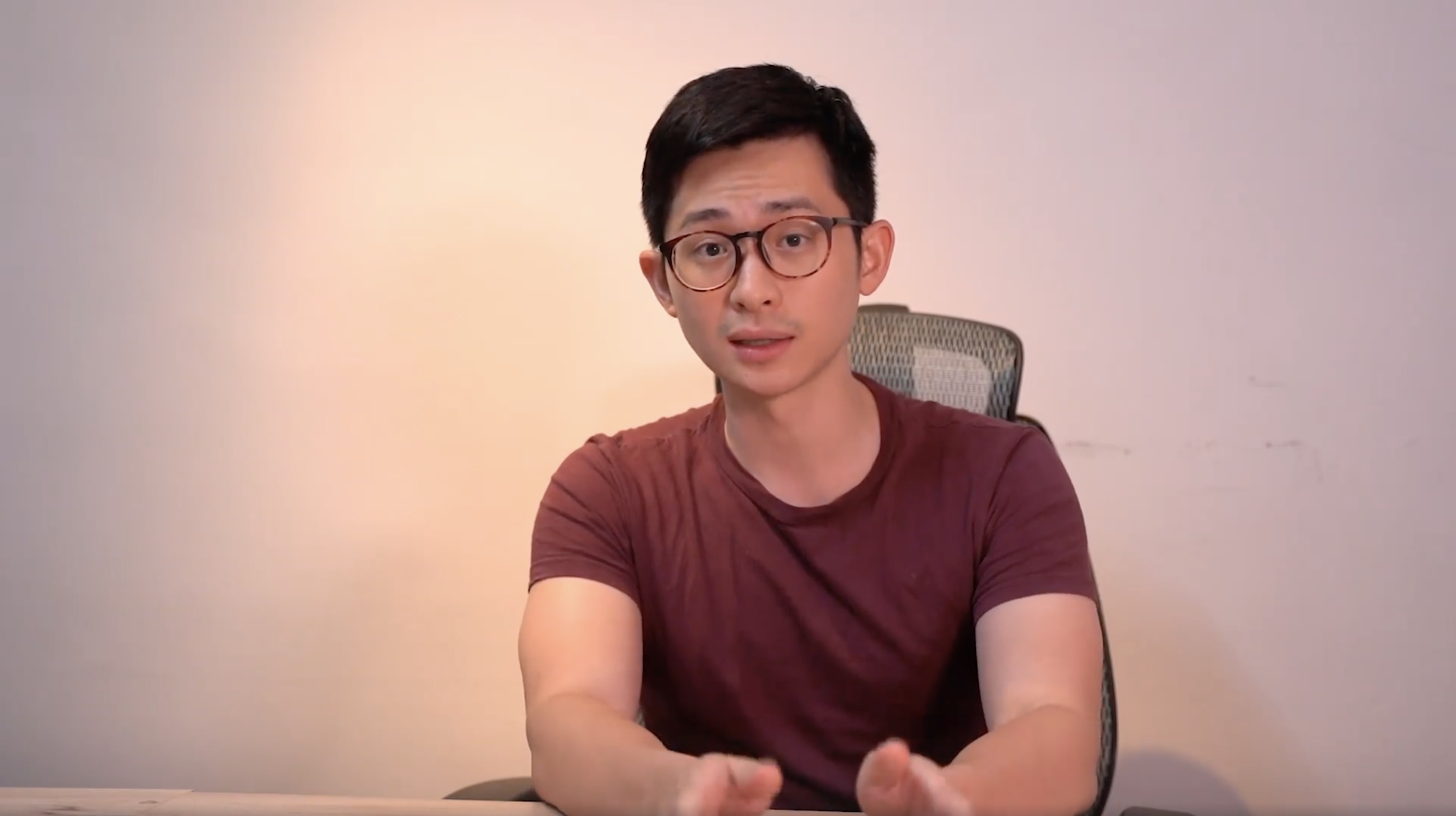 博恩親上火線解釋整起收費事件,也順便解釋當時Call Out給韓國瑜的橋段是完全沒有「喬」過的。(翻攝自博恩站起來臉書)