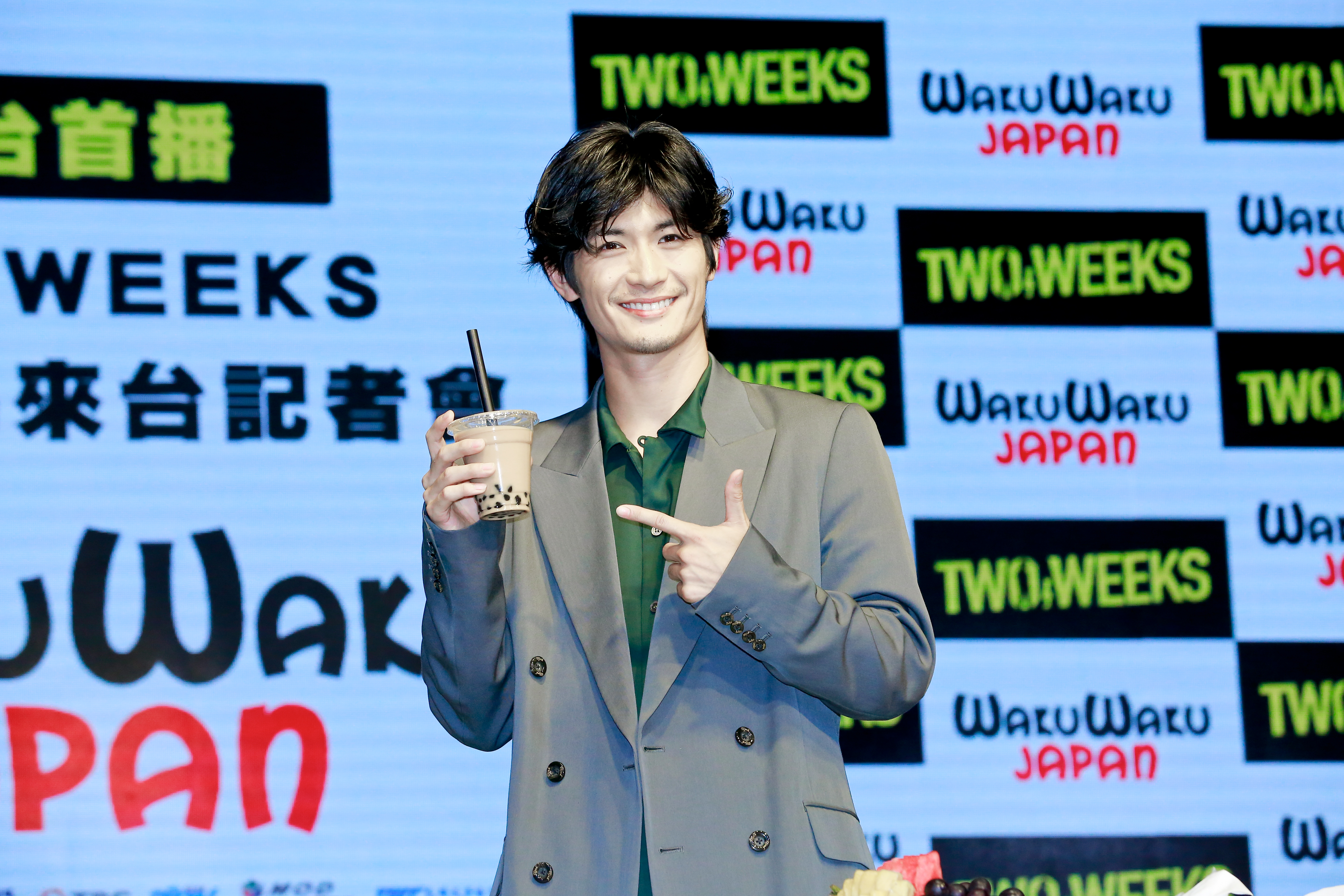 2019年，三浦春馬來台宣傳《TWO WEEKS》，大啖台灣名產珍珠奶茶。