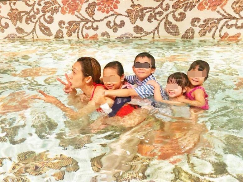 蔣麗莎與陳浩民結婚5年,生了4個小孩,身材依然保持火辣辣。(網路圖片)