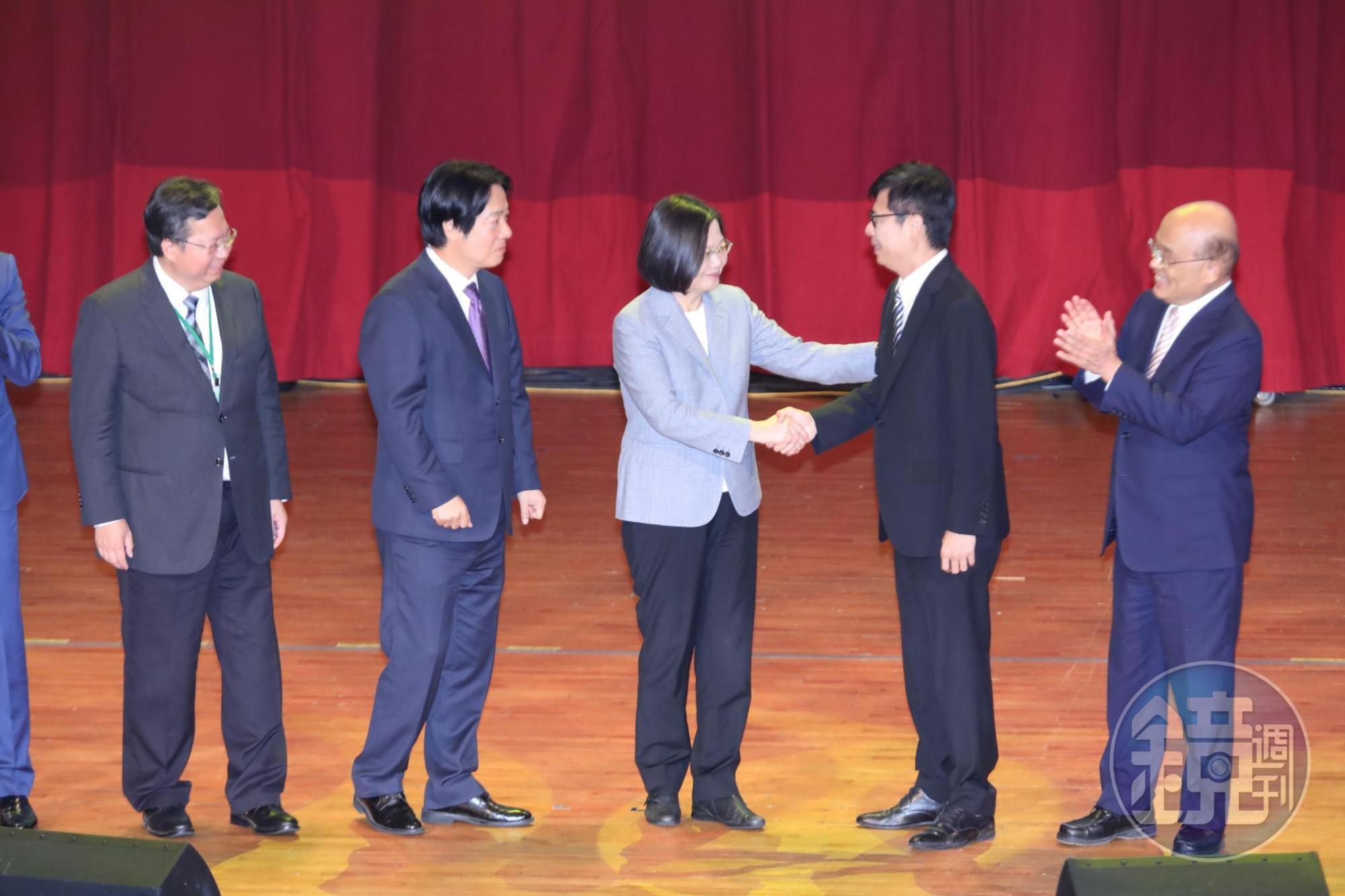 民進黨今舉行全代會，席間也為高雄市長補選候選人陳其邁造勢。