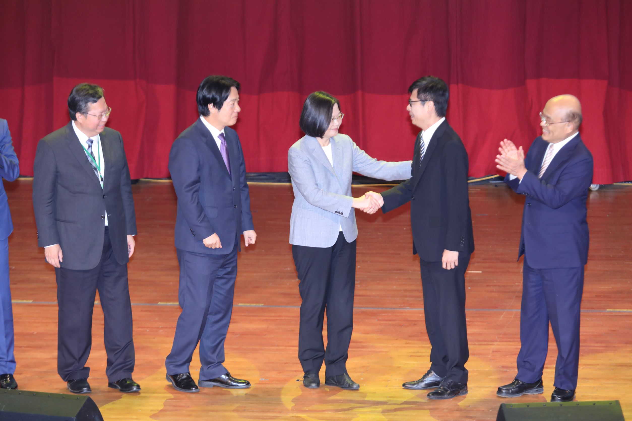 民進黨今舉行全代會,席間也為高雄市長補選候選人陳其邁造勢。