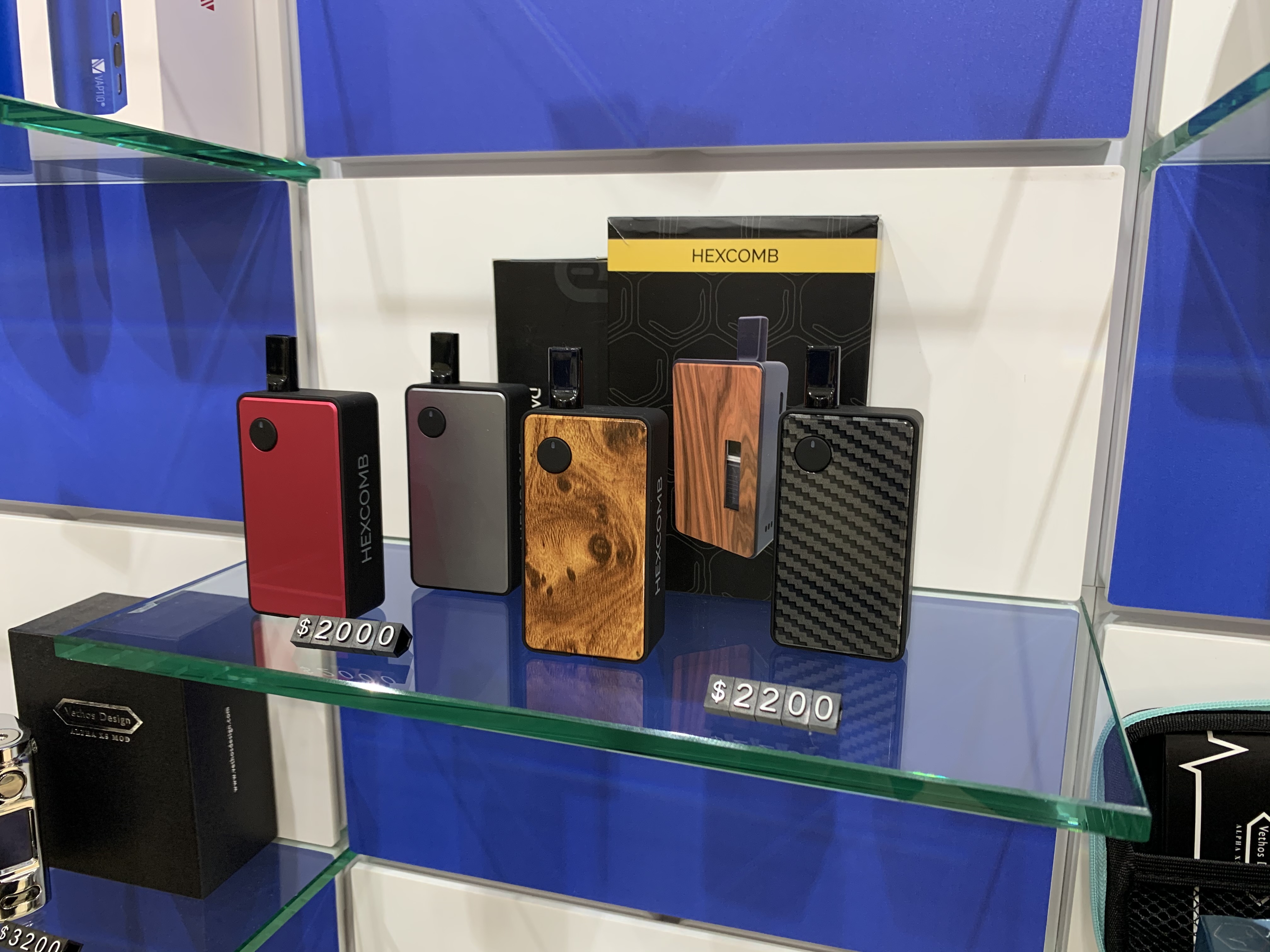 電子菸、加熱菸盛行，衛福部指出，為保護兒童青少年免於菸害，政府積極推動《菸害防制法》修法。（示意圖）